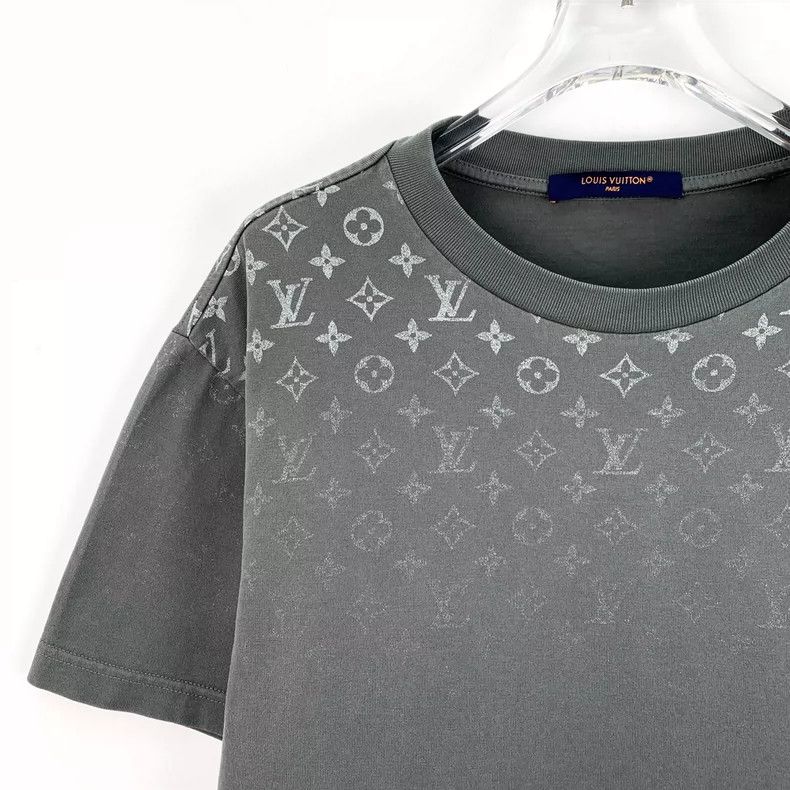 Louis Vuitton Louis Vuitton 24 grey cotton crewneck T-shirt with logo pr Size US M / EU 48-50 / 2 - 3 Thumbnail