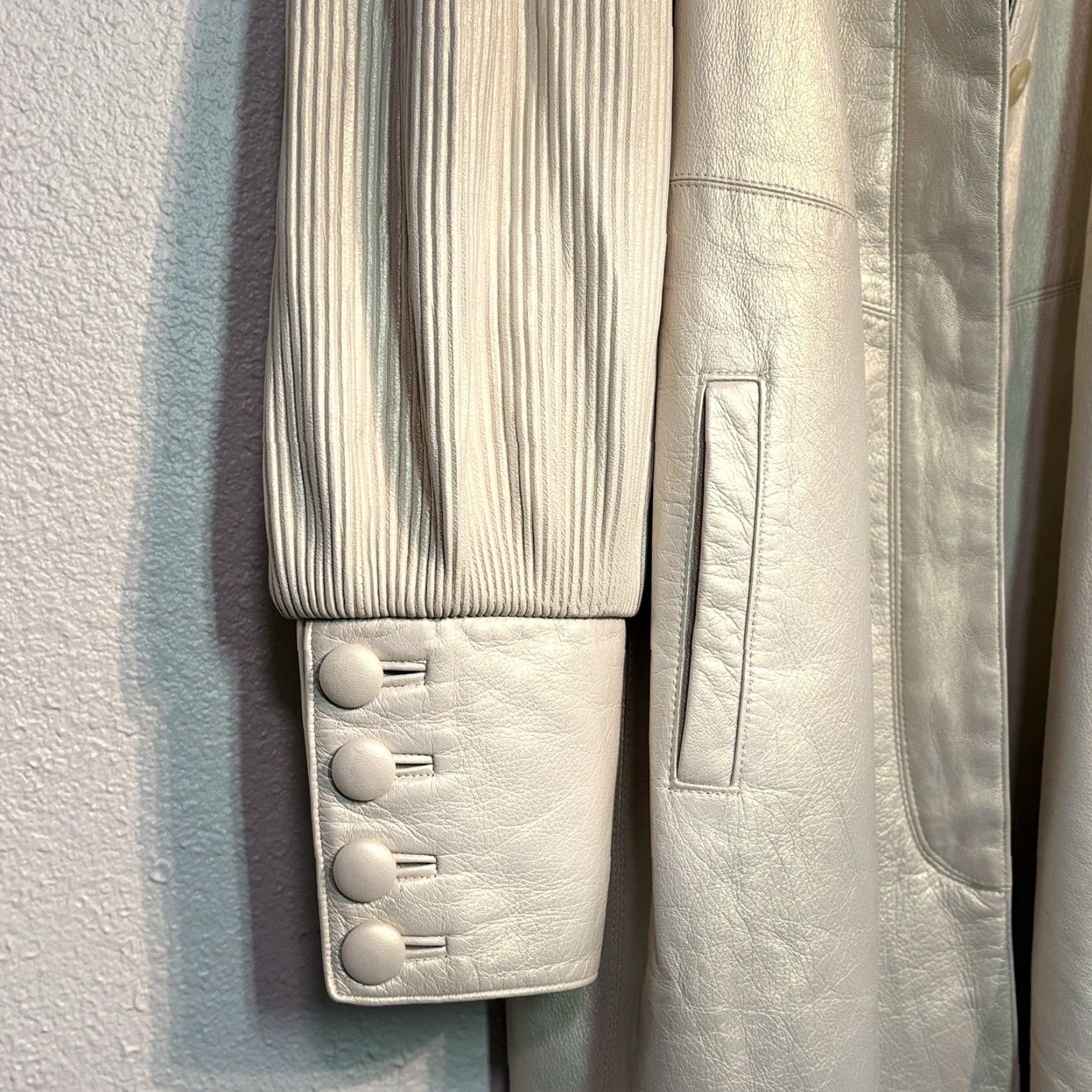 Vintage VINTAGE Dero by Rocco D’Amelio Ivory Leather Coat Women MED Pleated Sleeves Overcoat Size M / US 6-8 / IT 42-44 - 5 Thumbnail