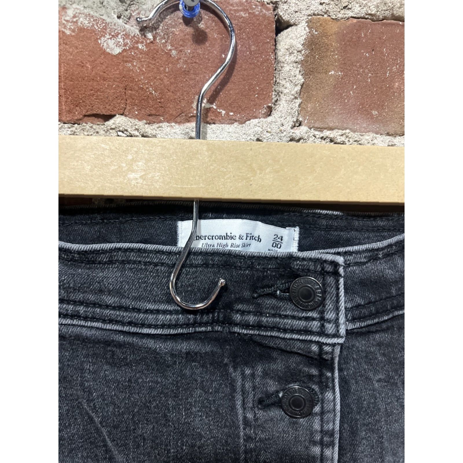 Abercrombie & Fitch VINTAGE Abercrombie Size 00 Ultra High Rise Black Denim Skirt Women Knee Length Straight Slit Stretch Button Closure Size 24" / US 00 / IT 34 - 2 Thumbnail