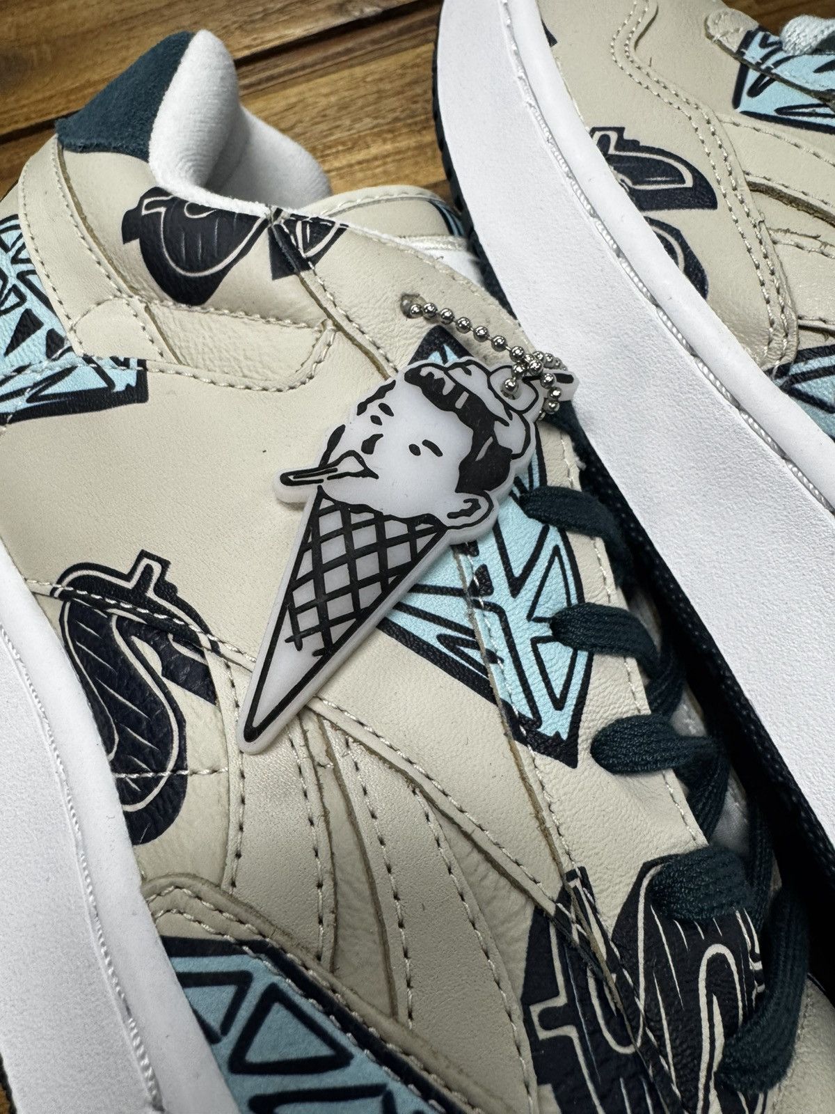 Icecream × Reebok BBC Ice Cream x Reebok BB 4000 Diamonds & Dollars OG All Size US 11.5 / EU 44-45 - 4 Thumbnail