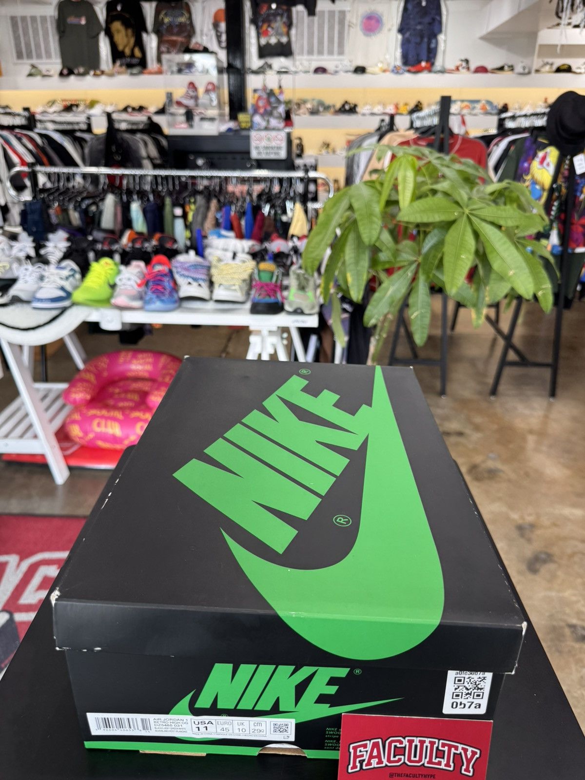 Jordan Brand Air Jordan 1 Lucky Green Size 11 (2023) Size US 11 / EU 44 - 13 Thumbnail