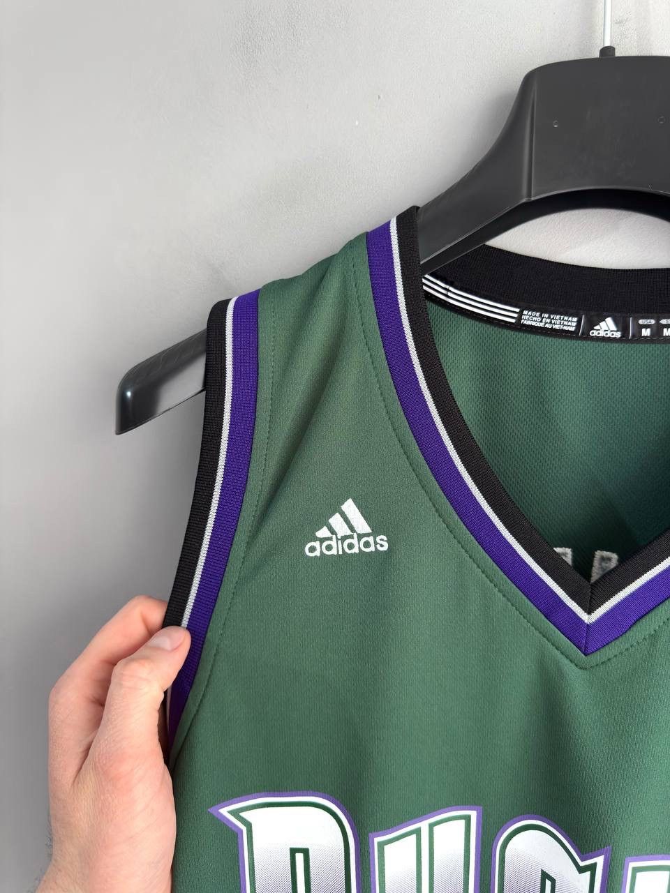 Adidas Milwaukee Bucks 1995-99 NBA Basketball Jersey #3 JENNINGS, M Size US M / EU 48-50 / 2 - 4 Thumbnail