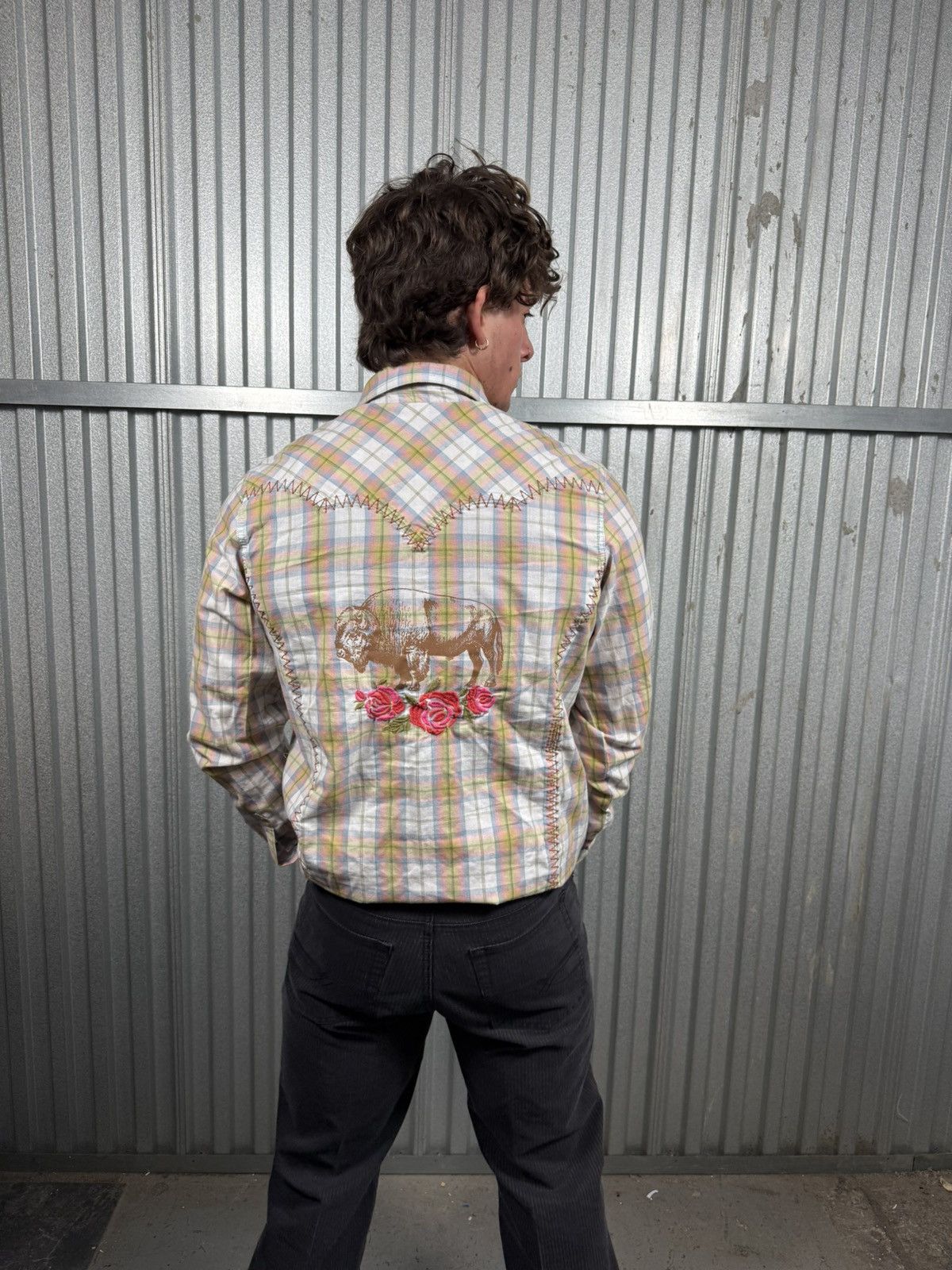 Wrangler Vintage Wrangler Western Rose Embroidered Pearl Snap Shirt Size US L / EU 52-54 / 3 - 4 Thumbnail