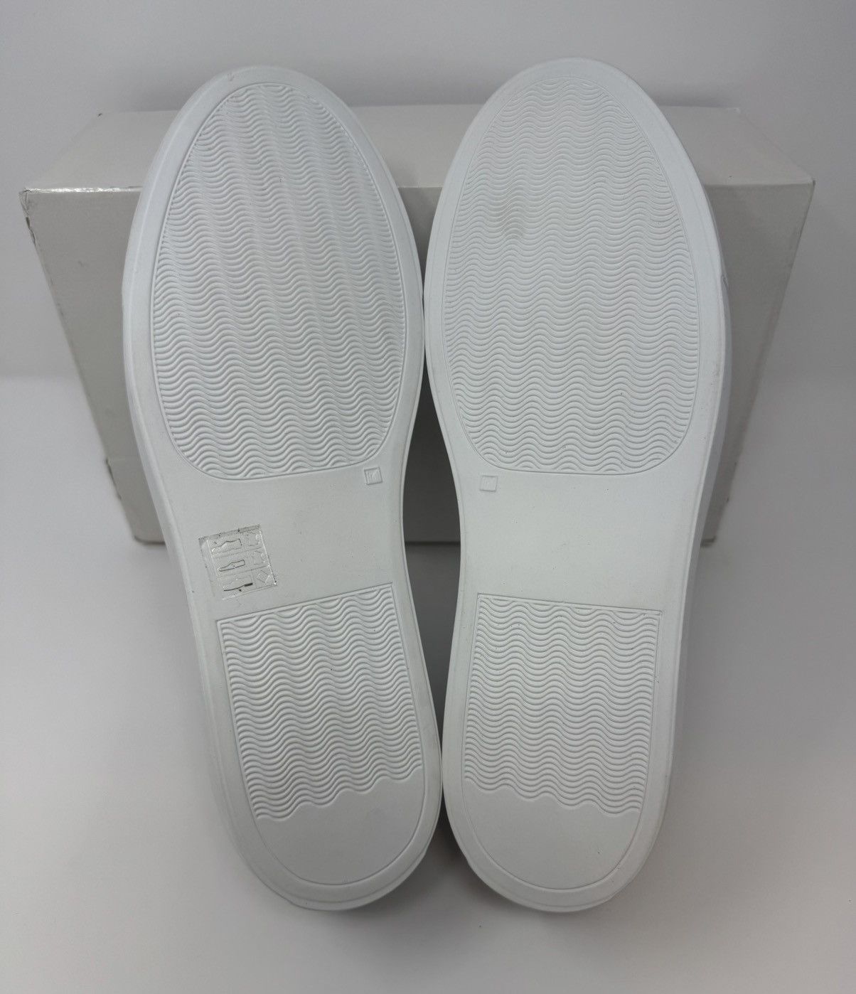 Common Projects Common Projects Achilles Low Top Sneaker Black White Size US 11 / IT 41 - 6 Thumbnail