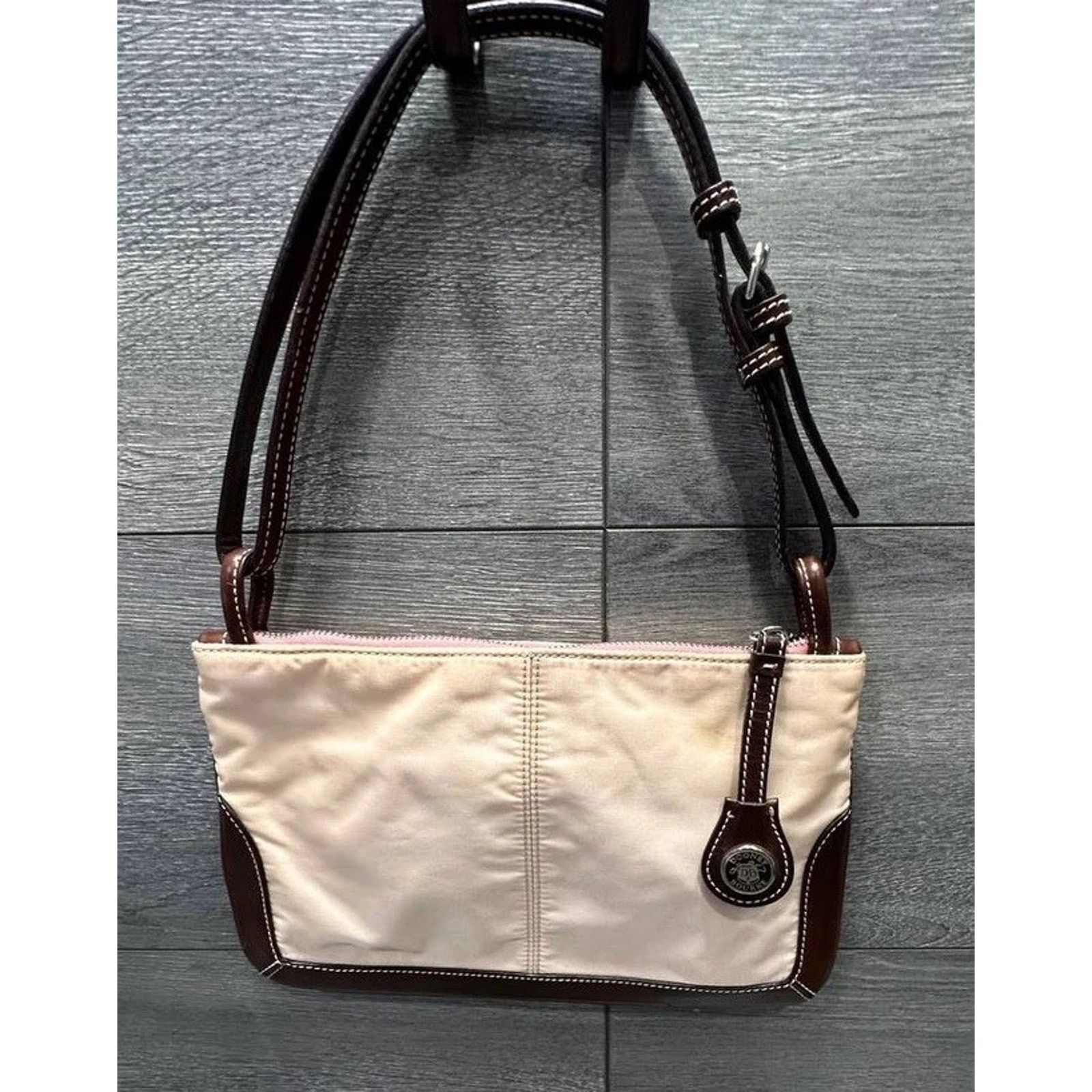 Dooney & Bourke Vintage Dooney & Bourke small shoulder bag Beige B000483 Size ONE SIZE - 1 Thumbnail