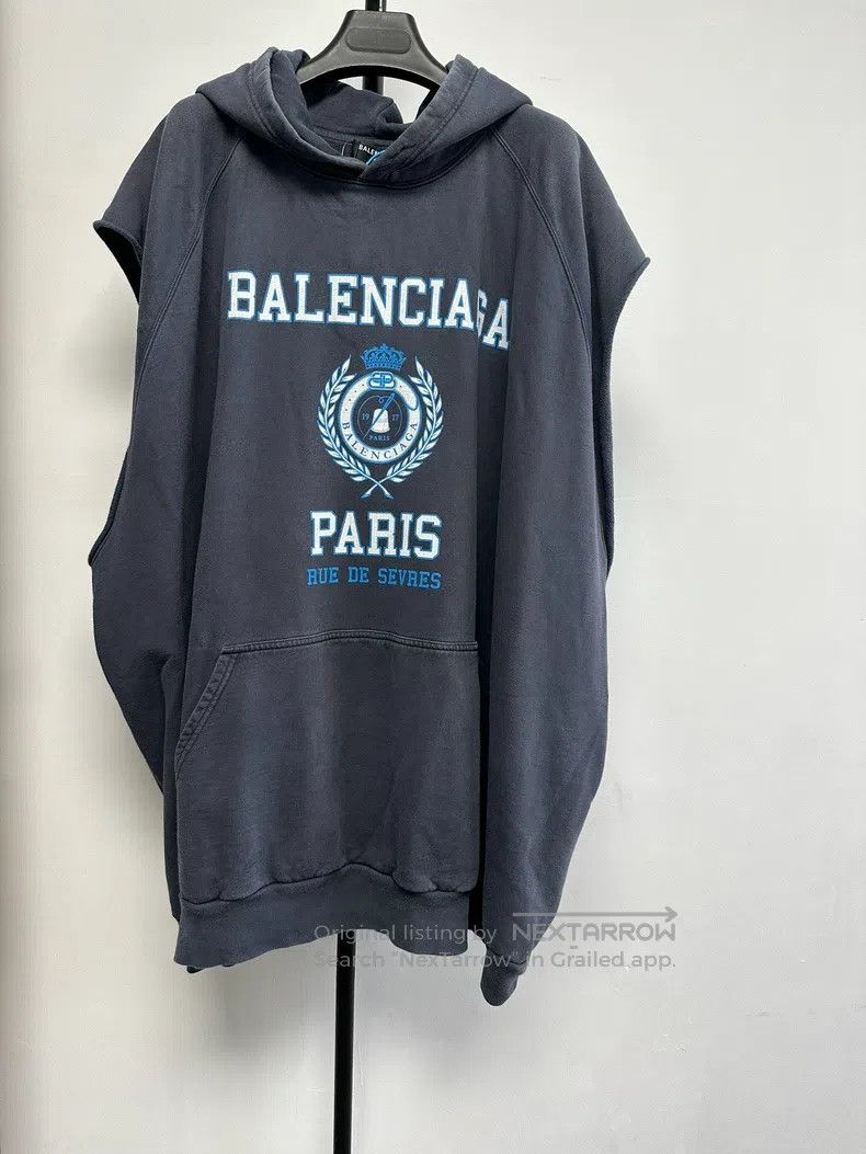 Balenciaga Balenciaga Brand Kangaroo Pocket Short Sleeve Sweatshirt Size US S / EU 44-46 / 1 - 1 Thumbnail
