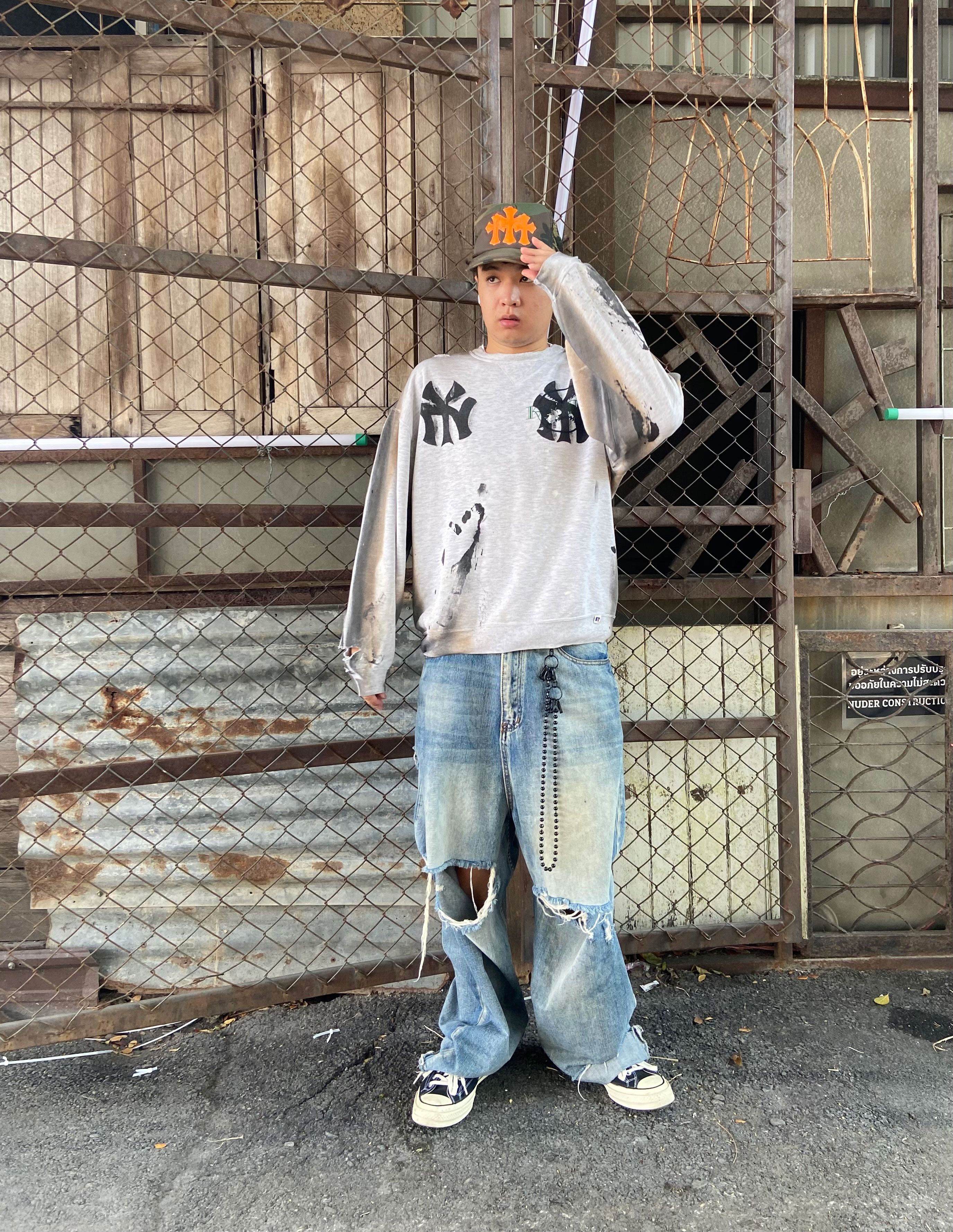 New York Yankees 90s New York PAINT THRASHED Russell Sweatshirt Size US L / EU 52-54 / 3 - 7 Thumbnail