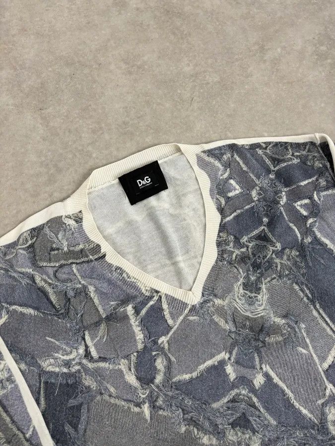 Dolce & Gabbana 2000s Dolce & Gabbana Grey Abstract Trompe L’œil V-Neck Sweater Size US M / EU 48-50 / 2 - 5 Thumbnail