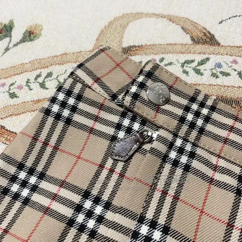 Burberry Burberry Women's Khaki Check Wool Skirt. Size 23" - 3 Thumbnail