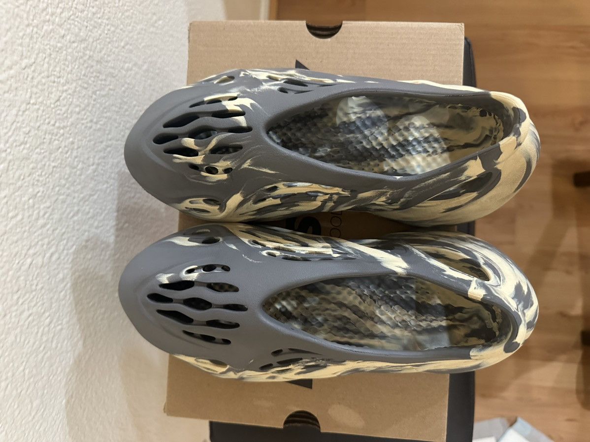 Adidas × Kanye West Adidas Yeezy Foam RNNR MXT Moon Gray Size US 9 / EU 42 - 3 Thumbnail