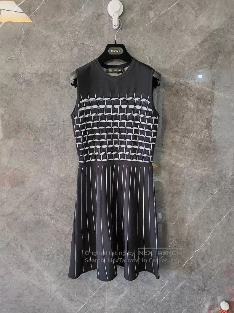 Versace Versace Black and white printed dress Size M / US 6-8 / IT 42-44 - 1 Thumbnail