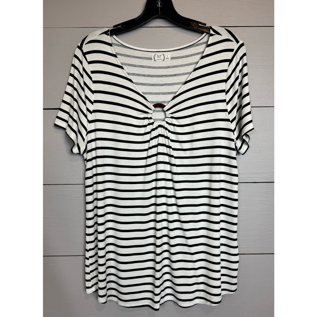 Other Maurices Short Sleeve Top Women's Size 0 Size XL / US 12-14 / IT 48-50 - 1 Thumbnail