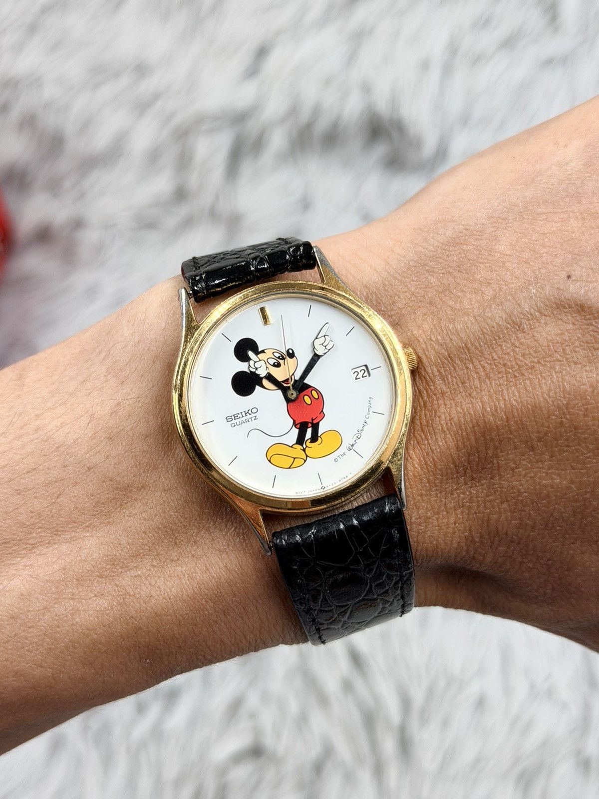 Seiko Vintage SEIKO Mickey Mouse Hand Moving Quartz Men’s Watch Size ONE SIZE - 2 Thumbnail