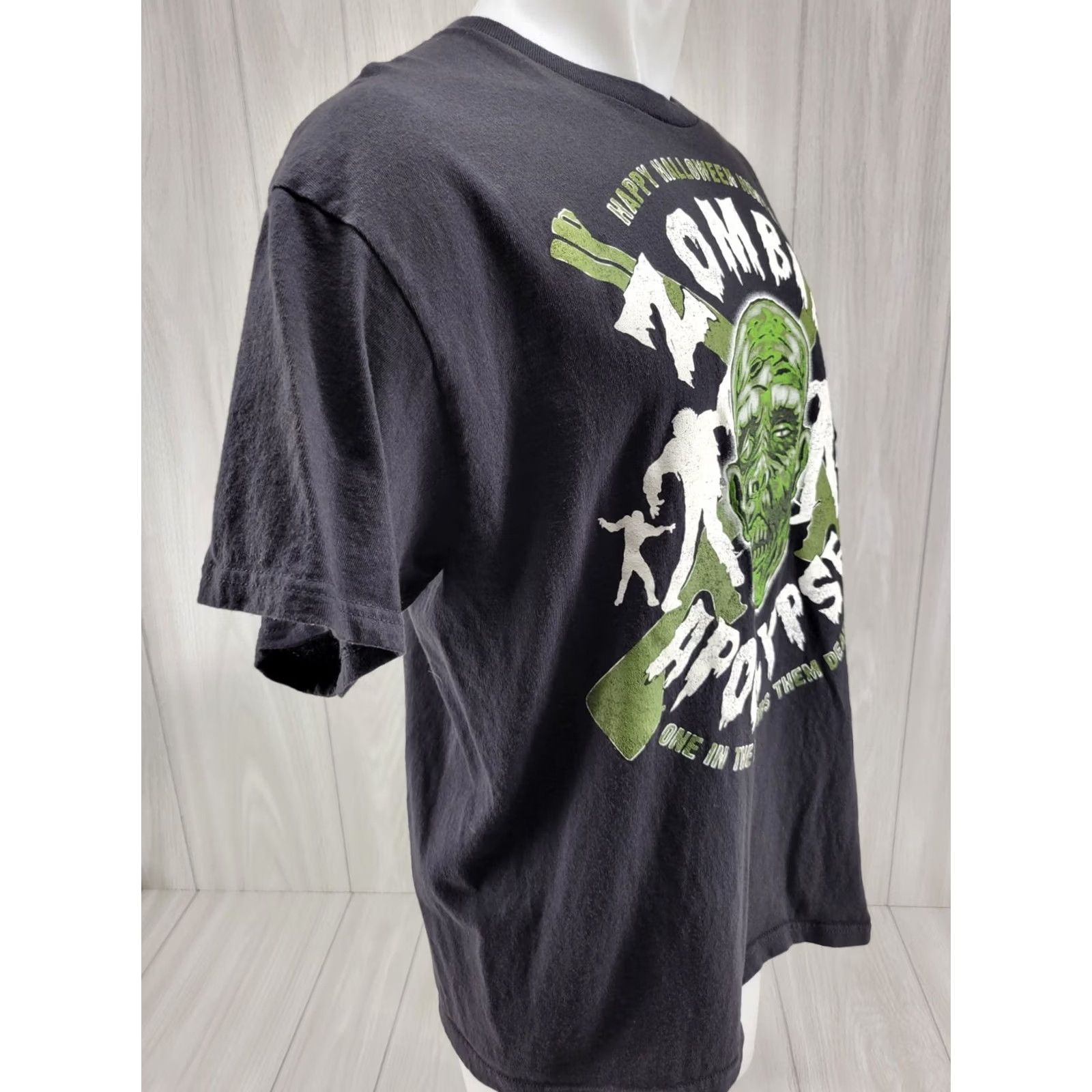 Delta Delta Mens T-Shirt XL Zombie Apocalypse Hunting Halloween Black Green Shirt Adults Regular Short Sleeve Crew Neck Graphic Print Logo Size US XL / EU 56 / 4 - 4 Thumbnail