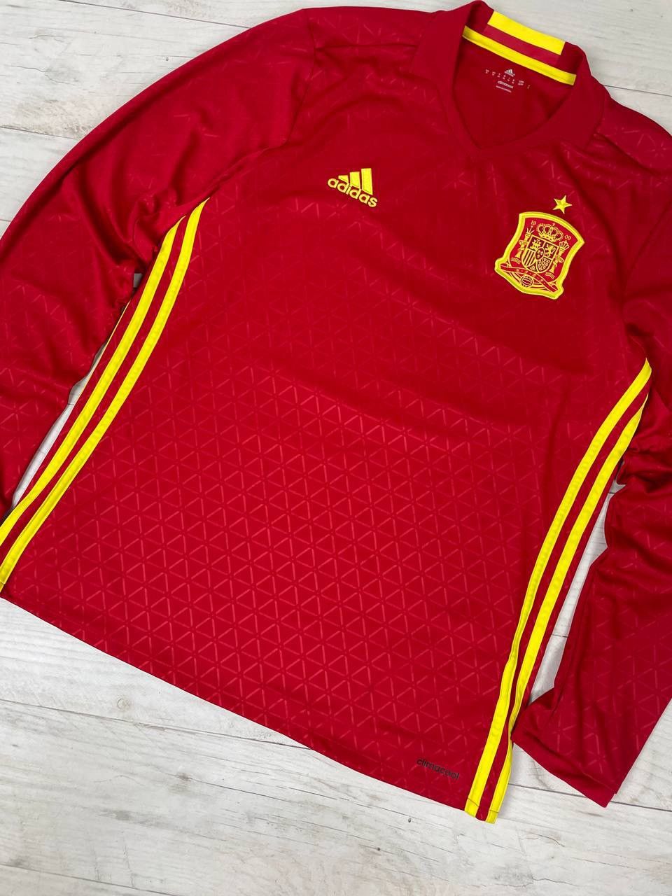 Adidas Adidas Spain 2016 2017 Home Shirt Long Sleeve Jersey Size US M / EU 48-50 / 2 - 3 Thumbnail