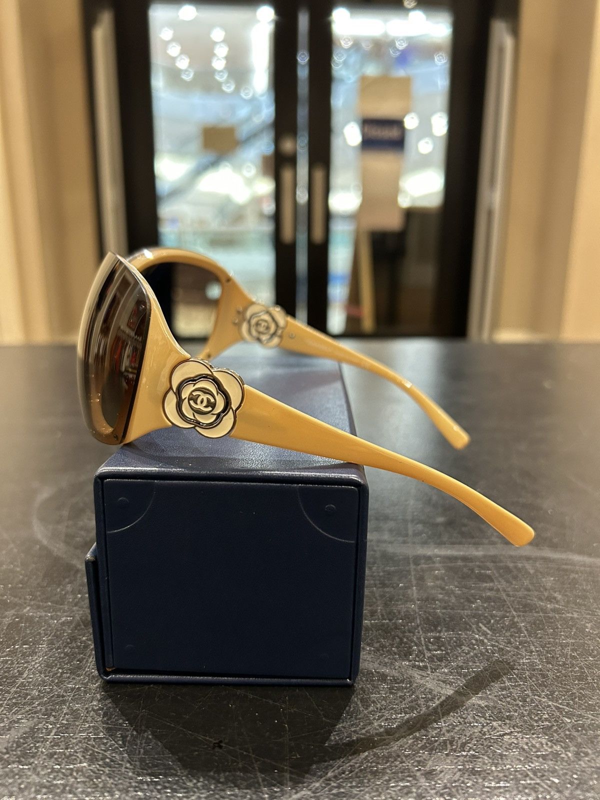 Chanel Chanel Flower Sunglasses Size ONE SIZE - 3 Thumbnail