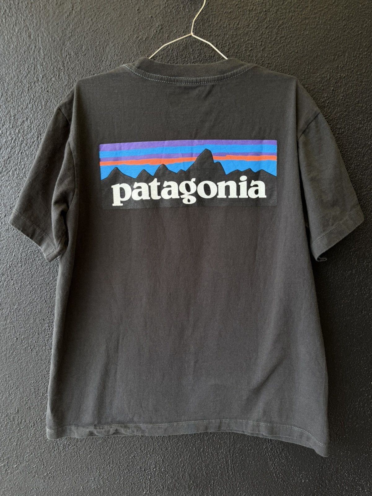 Patagonia Patagonia P-6 Logo Responsibili-Tee T-Shirt Dark Grey Size US S / EU 44-46 / 1 - 1 Thumbnail