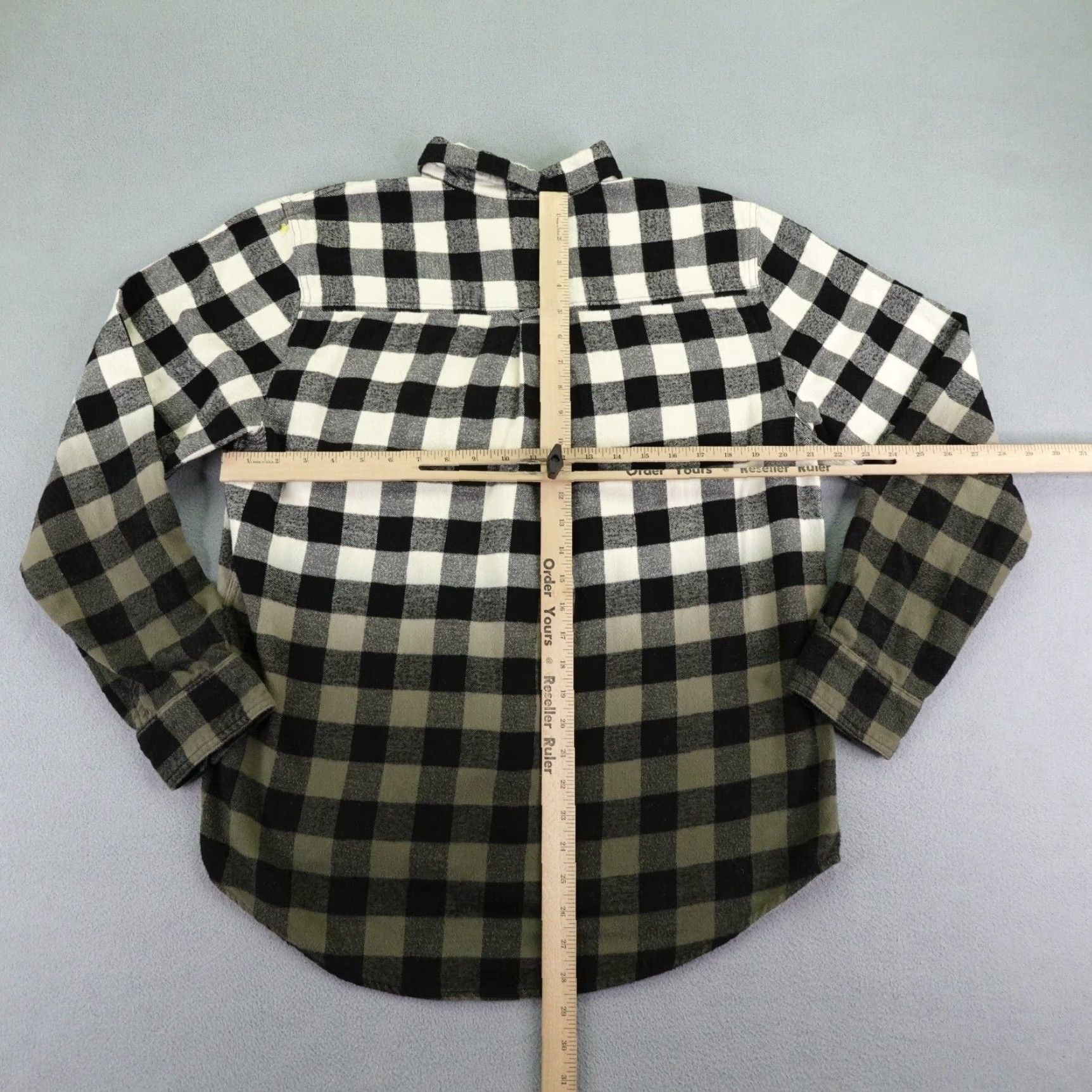 Vintage Woolrich Shirt Casual Outdoor Plaid Flannel Button-Up Mens Large Gray White Gradient Plaid Cotton 100% Regular Fit Mens Size US L / EU 52-54 / 3 - 6 Thumbnail
