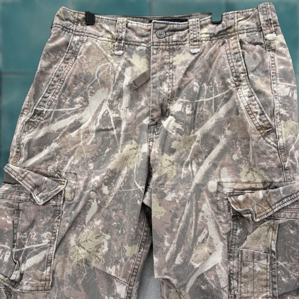 Abercrombie & Fitch Abercrombie & Fitch Cargo Pants Mens 32x30 Brown Camo Relaxed Fit Cargo Pocket Men Denim? Size US 32 / EU 48 - 1 Thumbnail