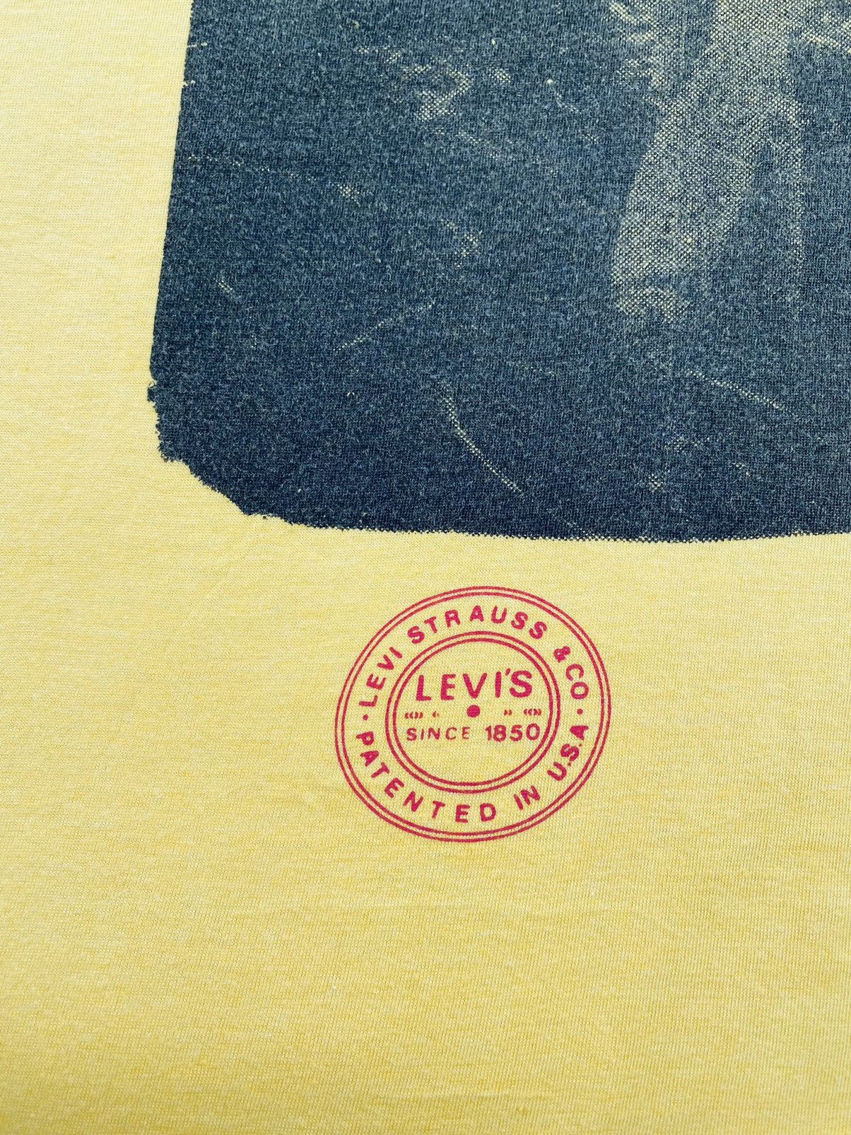 Levi's Vintage 90s Levis Photo Back Print Tees Size US L / EU 52-54 / 3 - 8 Thumbnail