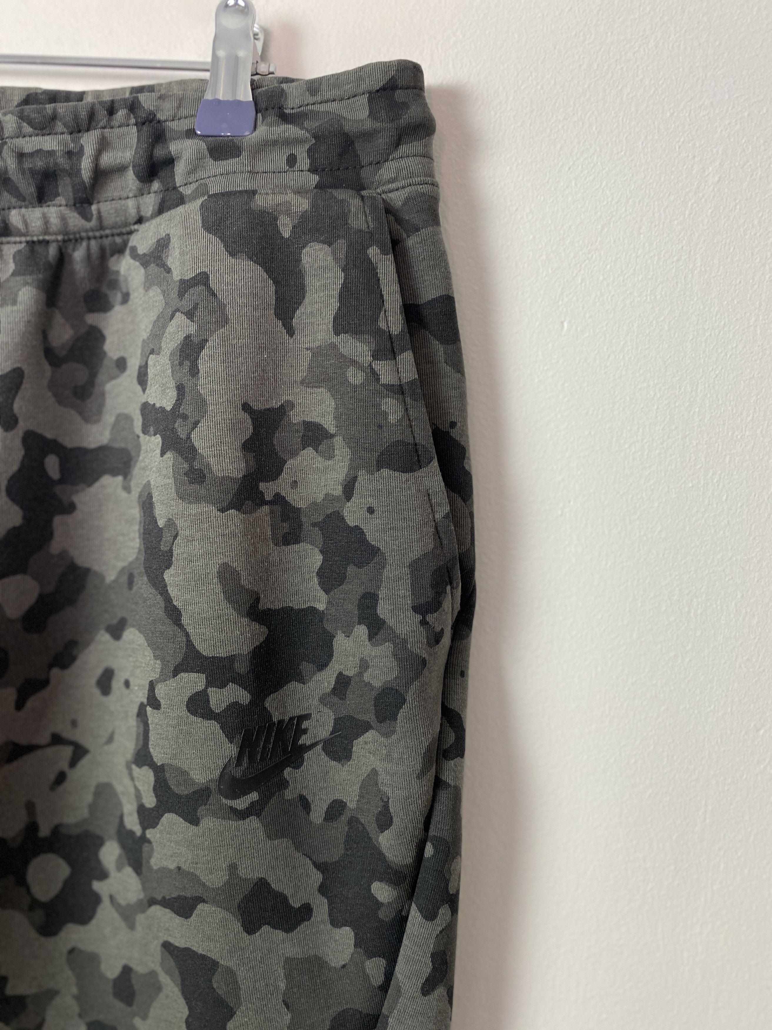 Nike Nike tech fleece camo sweatpants joggers drill trap Size US 32 / EU 48 - 2 Thumbnail