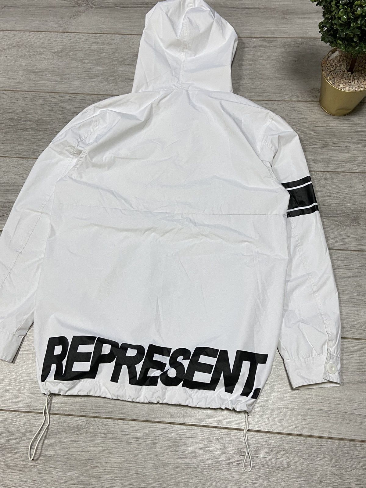 Represent Clo. Represent spell out big logo anorak buttons Size US M / EU 48-50 / 2 - 6 Thumbnail