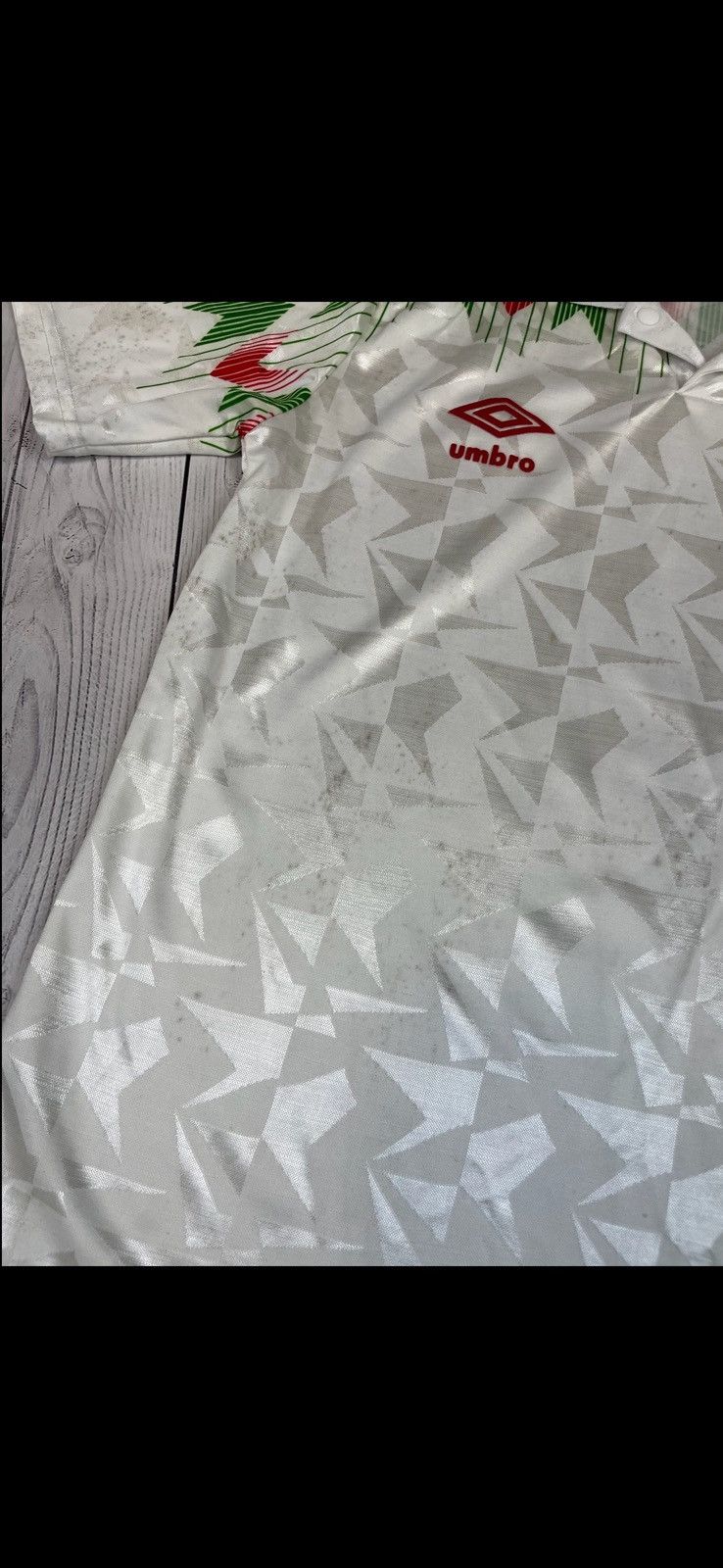 Umbro Vintage Wales umbro Soccer jersey rare size M away Size US M / EU 48-50 / 2 - 5 Thumbnail