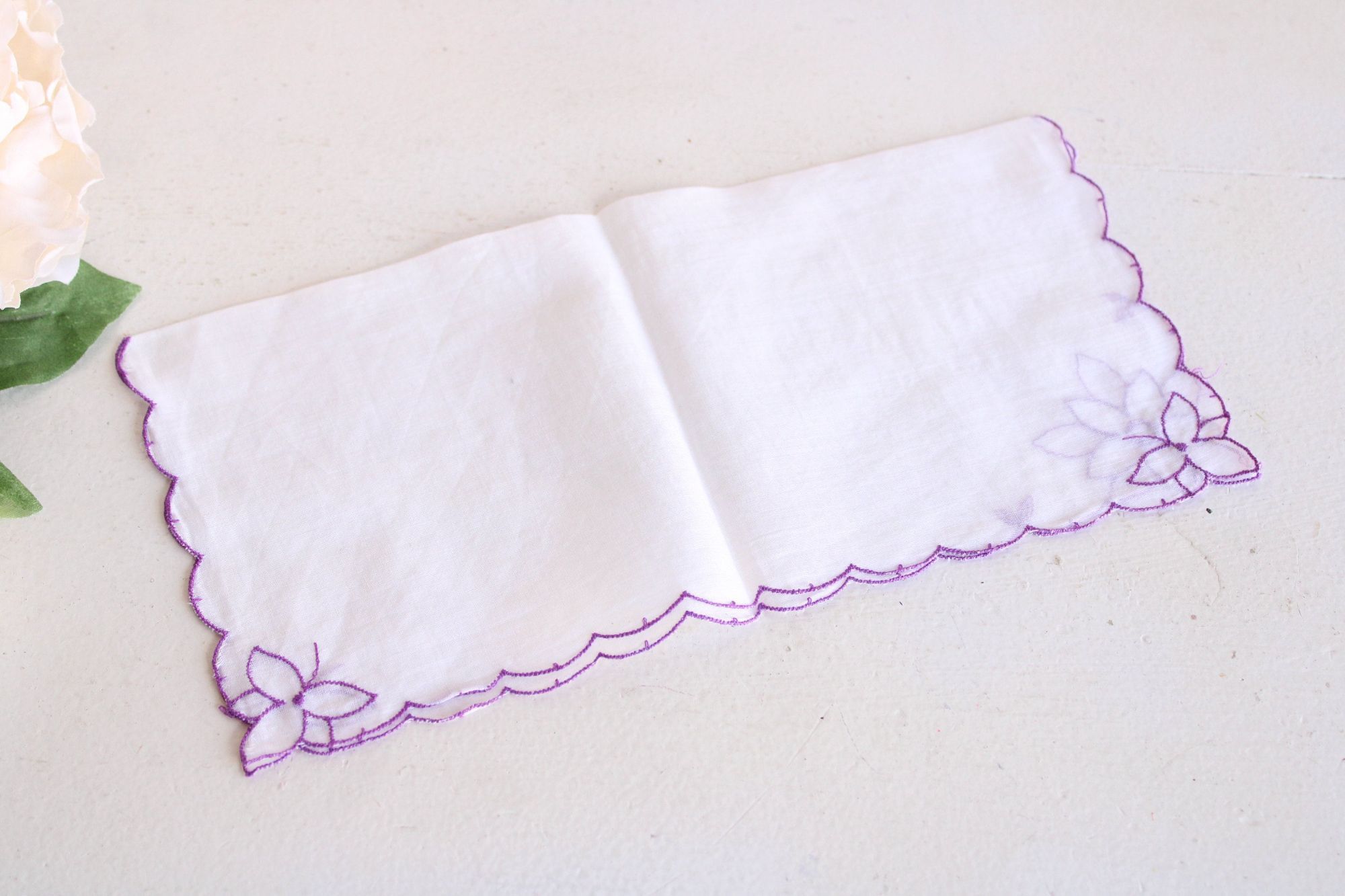 Vintage Vintage Handkerchief, Purple Flower Embroidery on White Cott Size ONE SIZE - 4 Thumbnail
