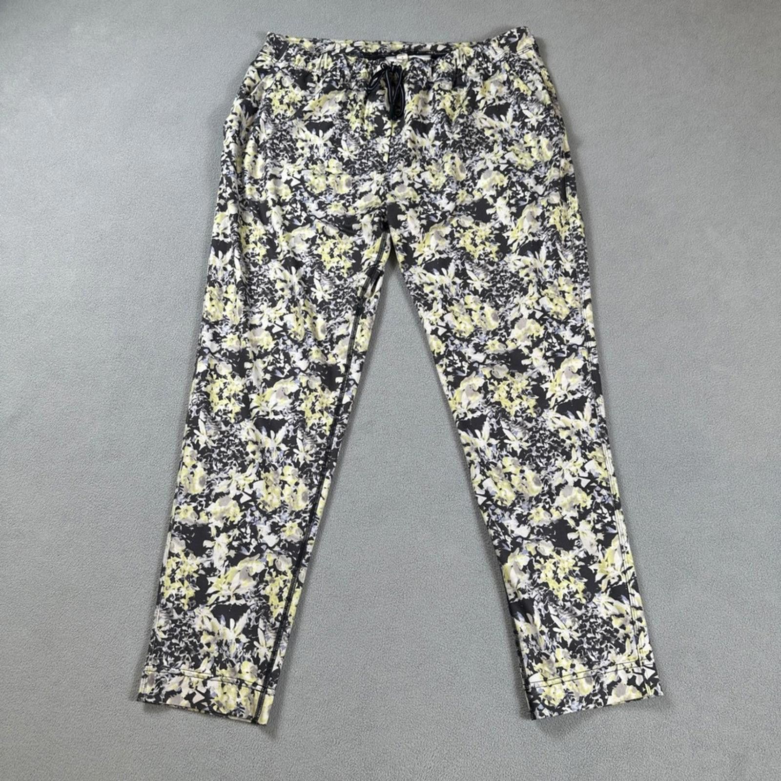 Lululemon Lululemon Womens Jogger Pants 8 Floral Print Jet Crop Size 30" / US 8 / IT 44 - 1 Thumbnail