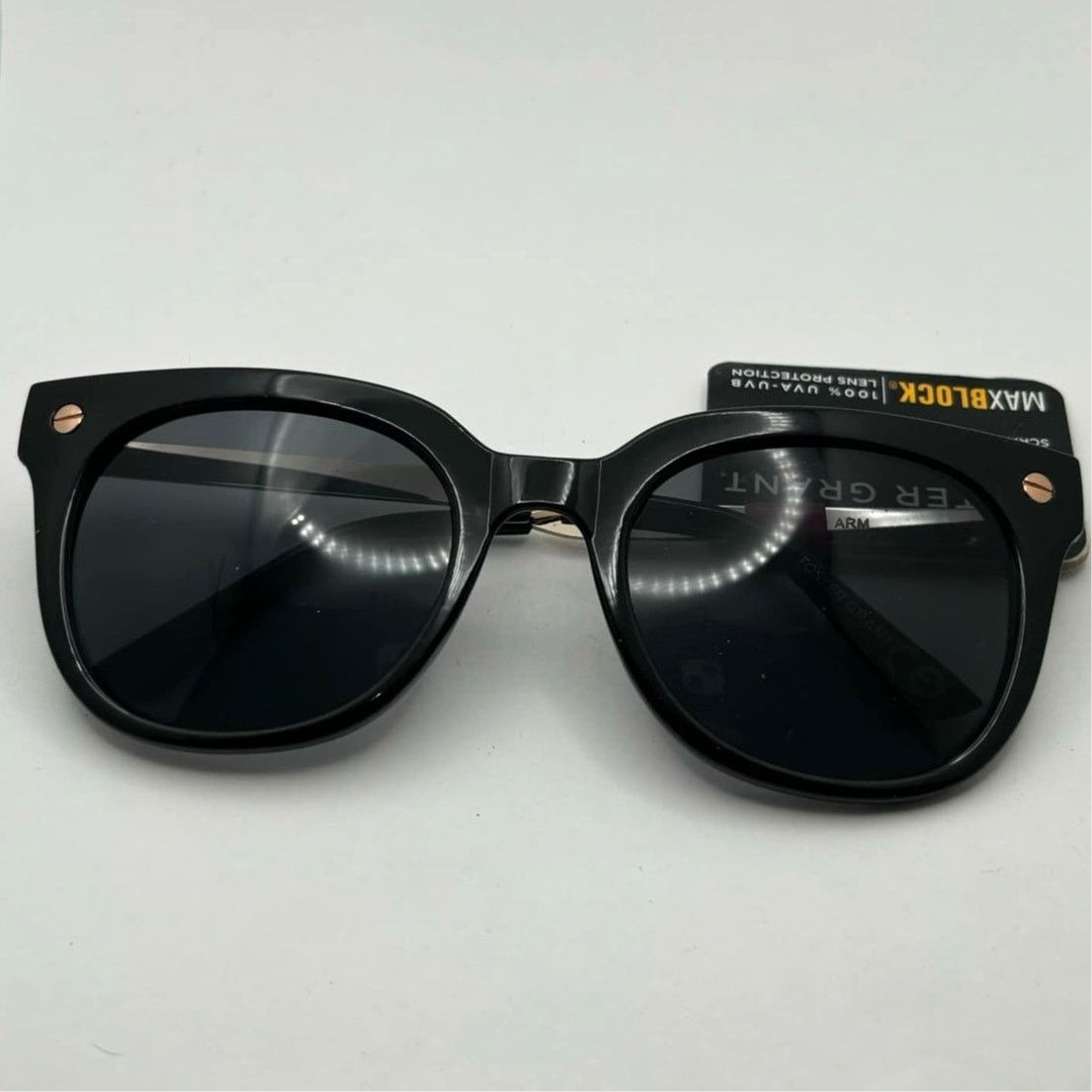 Foster Grant Black & Gold Foster Grant Sunglasses Size ONE SIZE - 1 Thumbnail