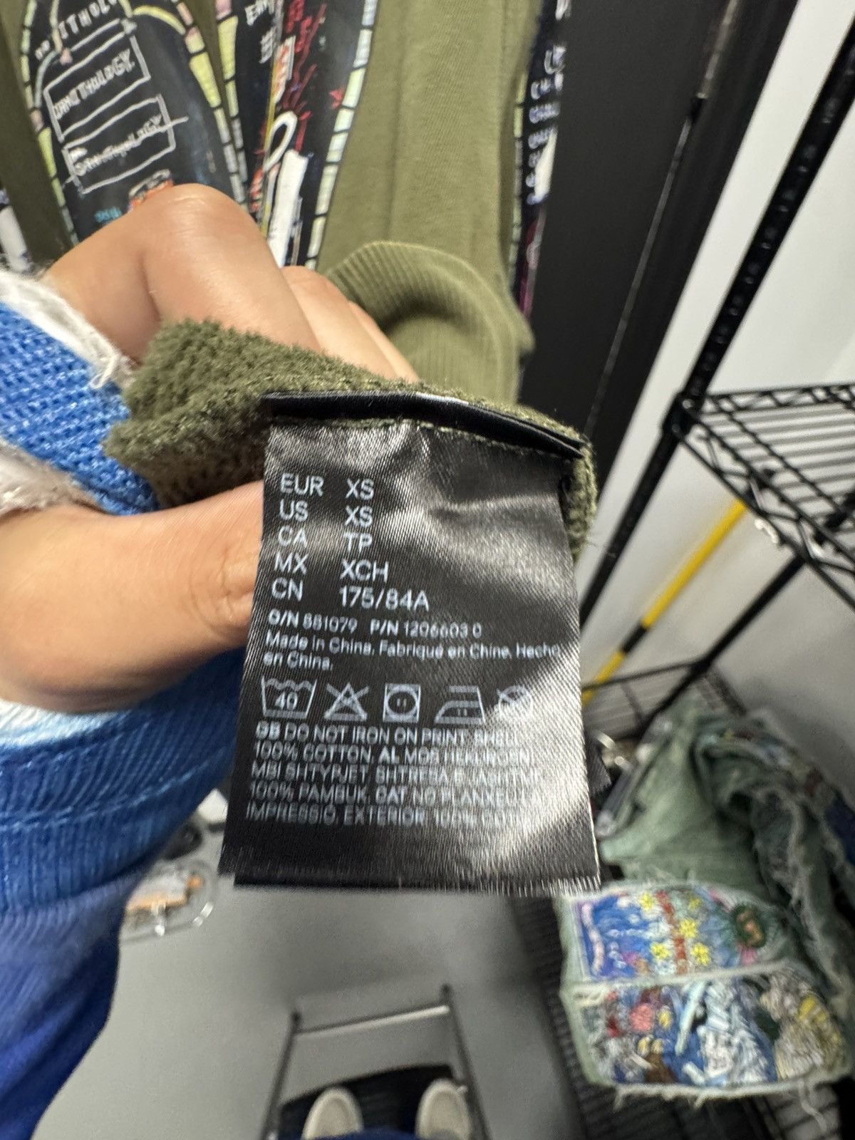 H&M × Who Decides War Who Decides War H&M JeanMichel Basquiat Windows Hoodie Olive Size US XS / EU 42 / 0 - 5 Thumbnail