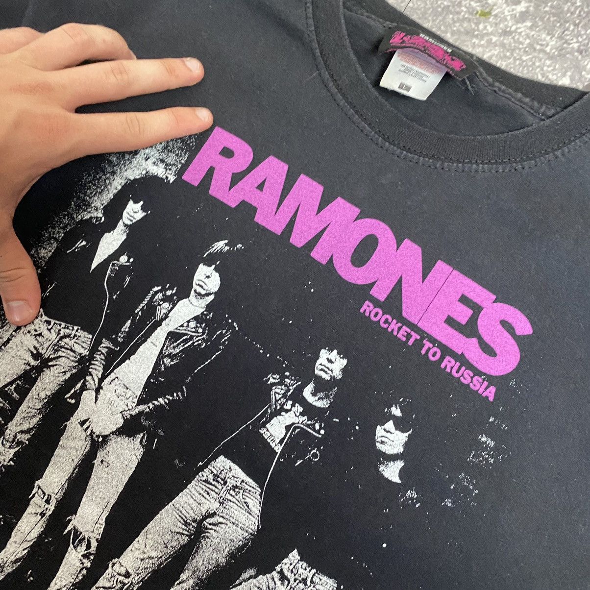 Band Tees Vintage Ramones Rocket to Russia Big Logo rock band tee Size US L / EU 52-54 / 3 - 4 Thumbnail