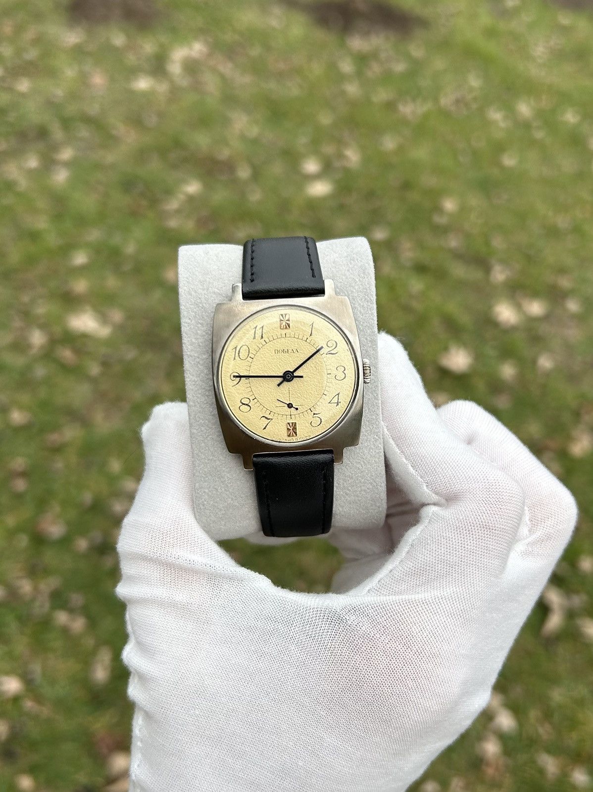 Vintage Vintage Watch Pobeda Soviet USSR Mechanical Wristwatch 1980s Size ONE SIZE - 1 Thumbnail