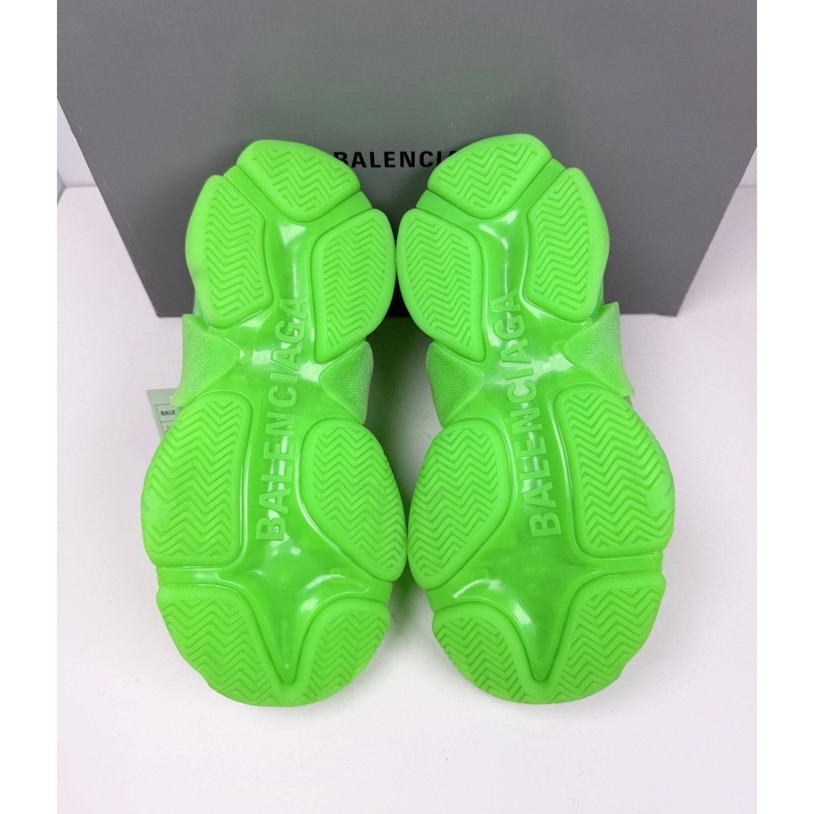 Balenciaga Size 35EU/5W - Balenciaga Triple S Fluo Green NEW Size US 5 / IT 35 - 7 Thumbnail