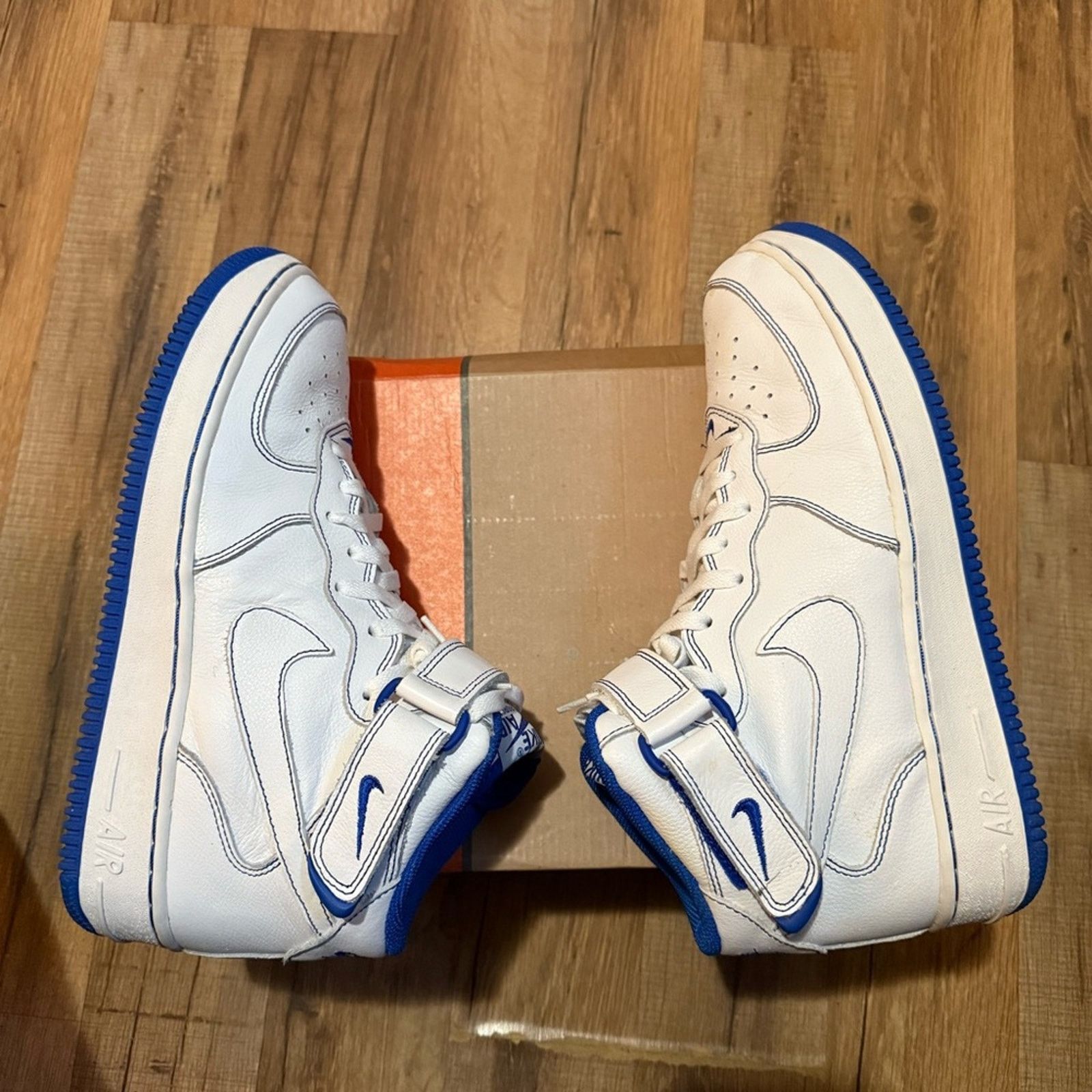 Nike 2002 Nike Air Force 1 Contrast Stitch White White Royal Blue Size US 10 / EU 43 - 4 Thumbnail