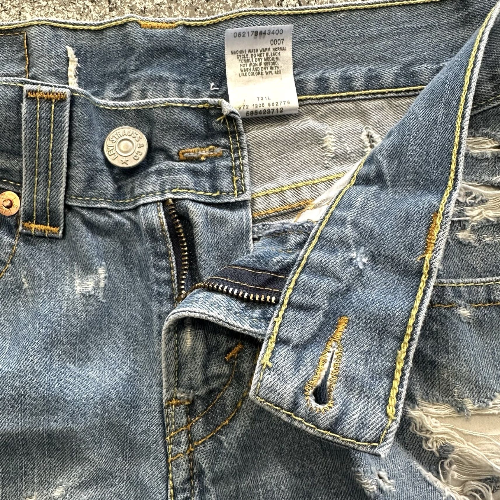 Levi's Levi's 501 Jeans Shorts Womens 6 Distressed 3 in Inseam Blue Cotton Denim Cut-Off Pockets Casual Size 28" / US 6 / IT 42 - 6 Thumbnail