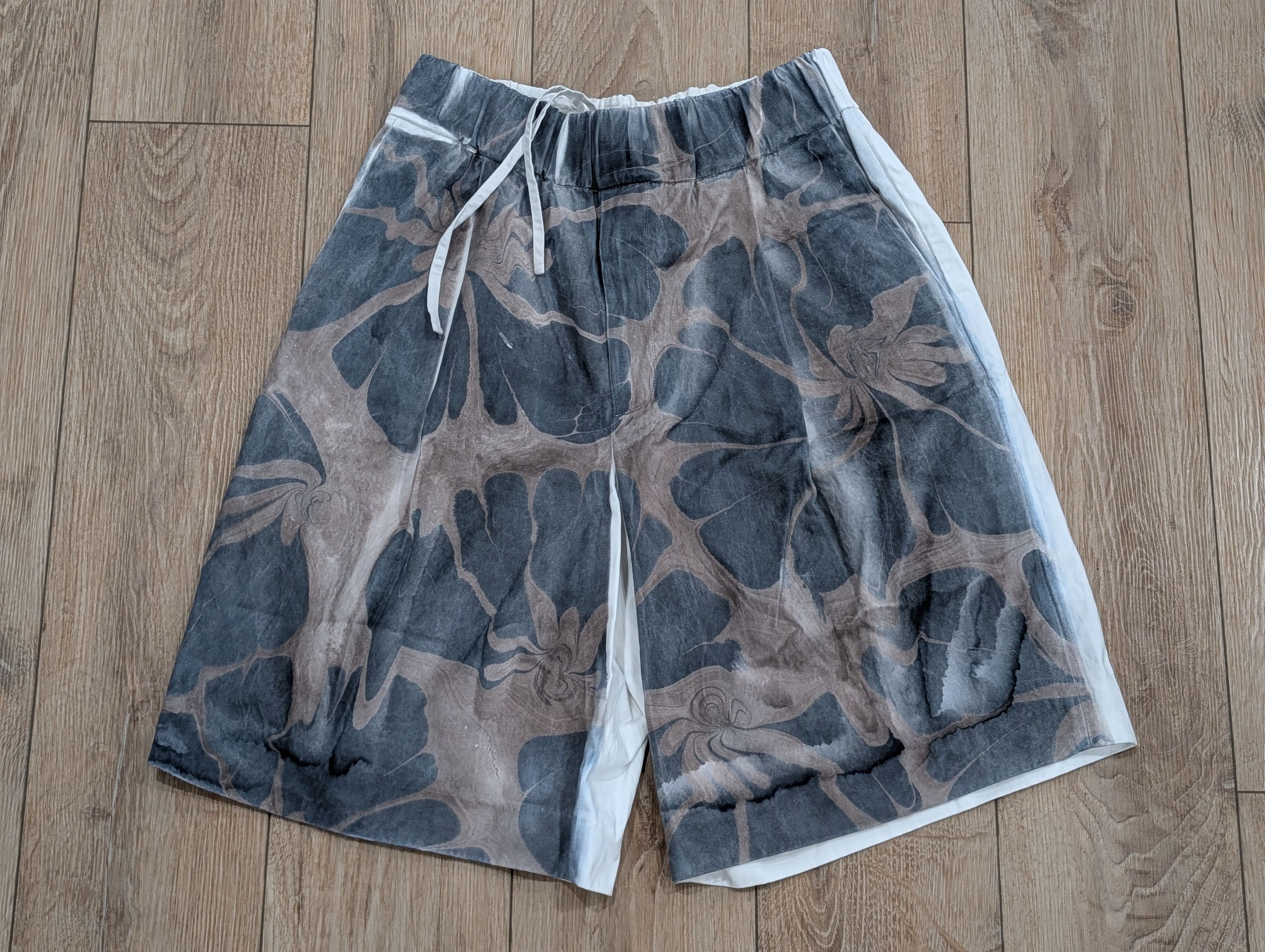 Dries Van Noten DRIES VAN NOTEN "Plato" Pull On Shorts Dessin Medium Size US 32 / EU 48 - 1 Thumbnail