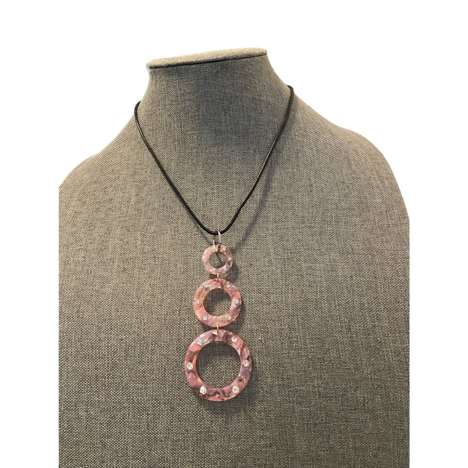 Handmade Upcycled round pink pendant necklace Size ONE SIZE - 1 Thumbnail