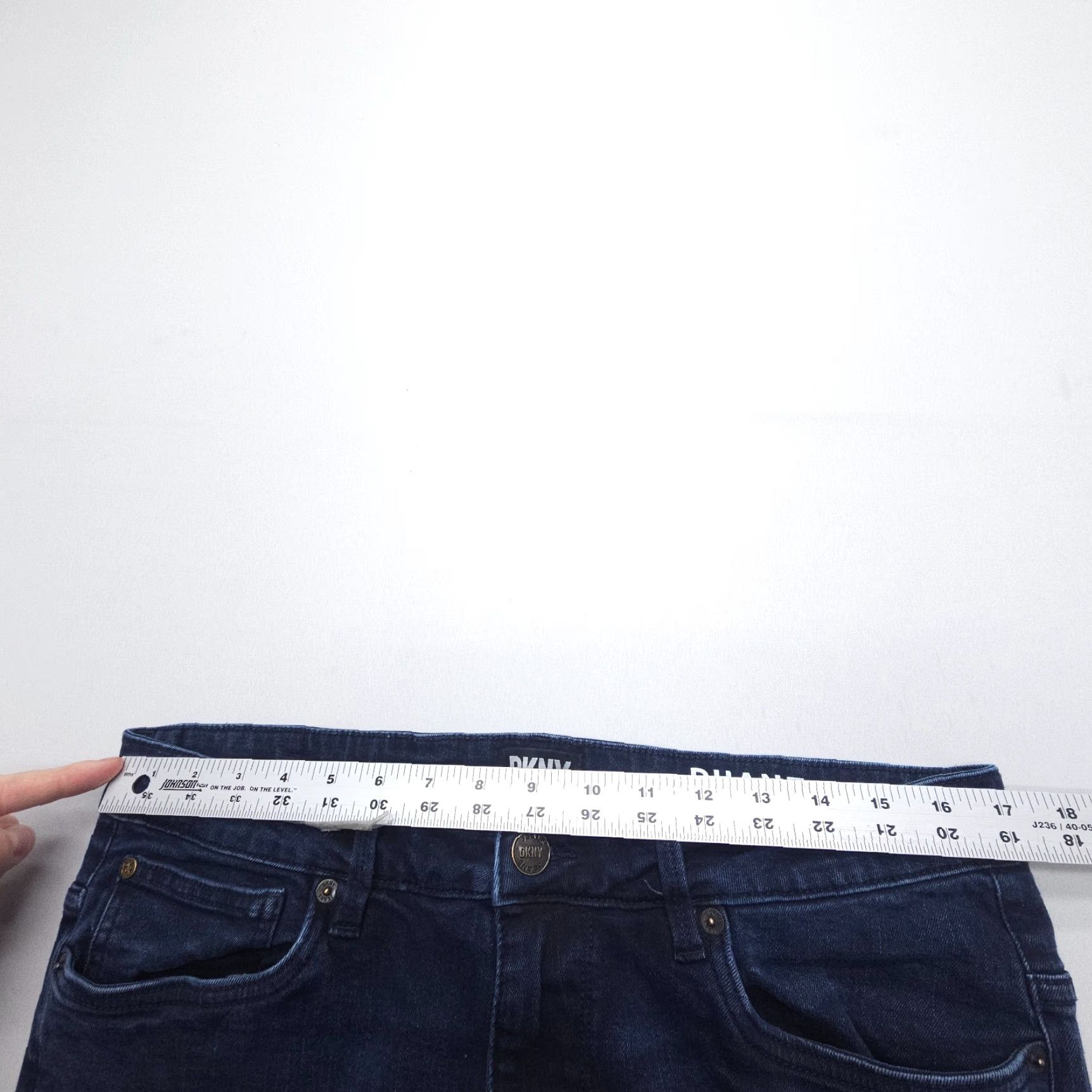 DKNY DKNY Jeans Mens 34 Straight Denim 5-Pocket Dark Wash Regular Rise Inseam 28 in Blue Cotton Blend Stretch Logo USA Vintage: No Size US 34 / EU 50 - 5 Thumbnail