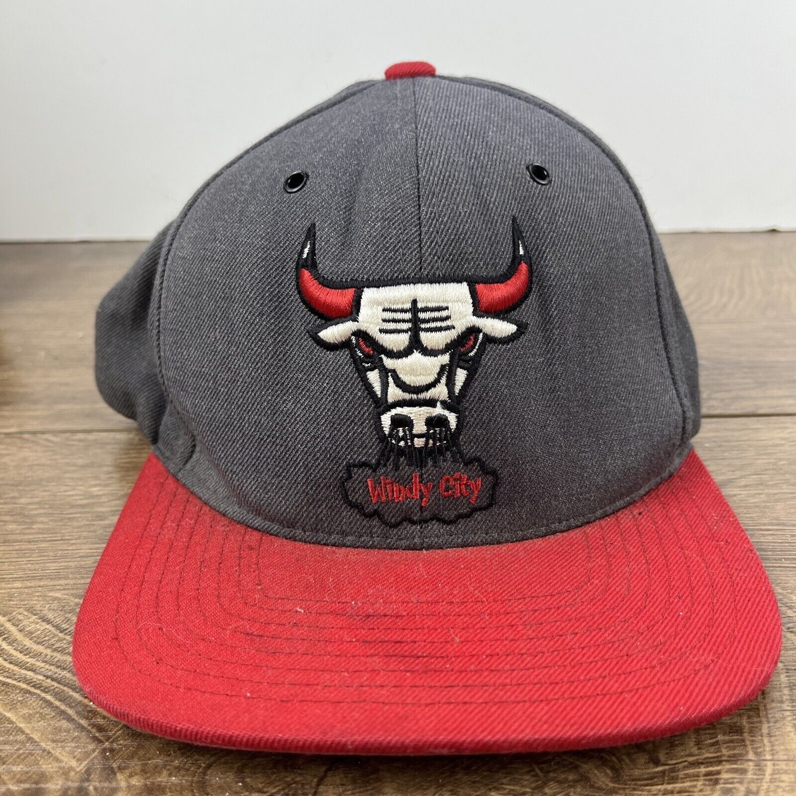 Mitchell & Ness Chicago Bulls Snapback Hat Mitchell & Ness Gray Adjustable H Size ONE SIZE - 4 Thumbnail
