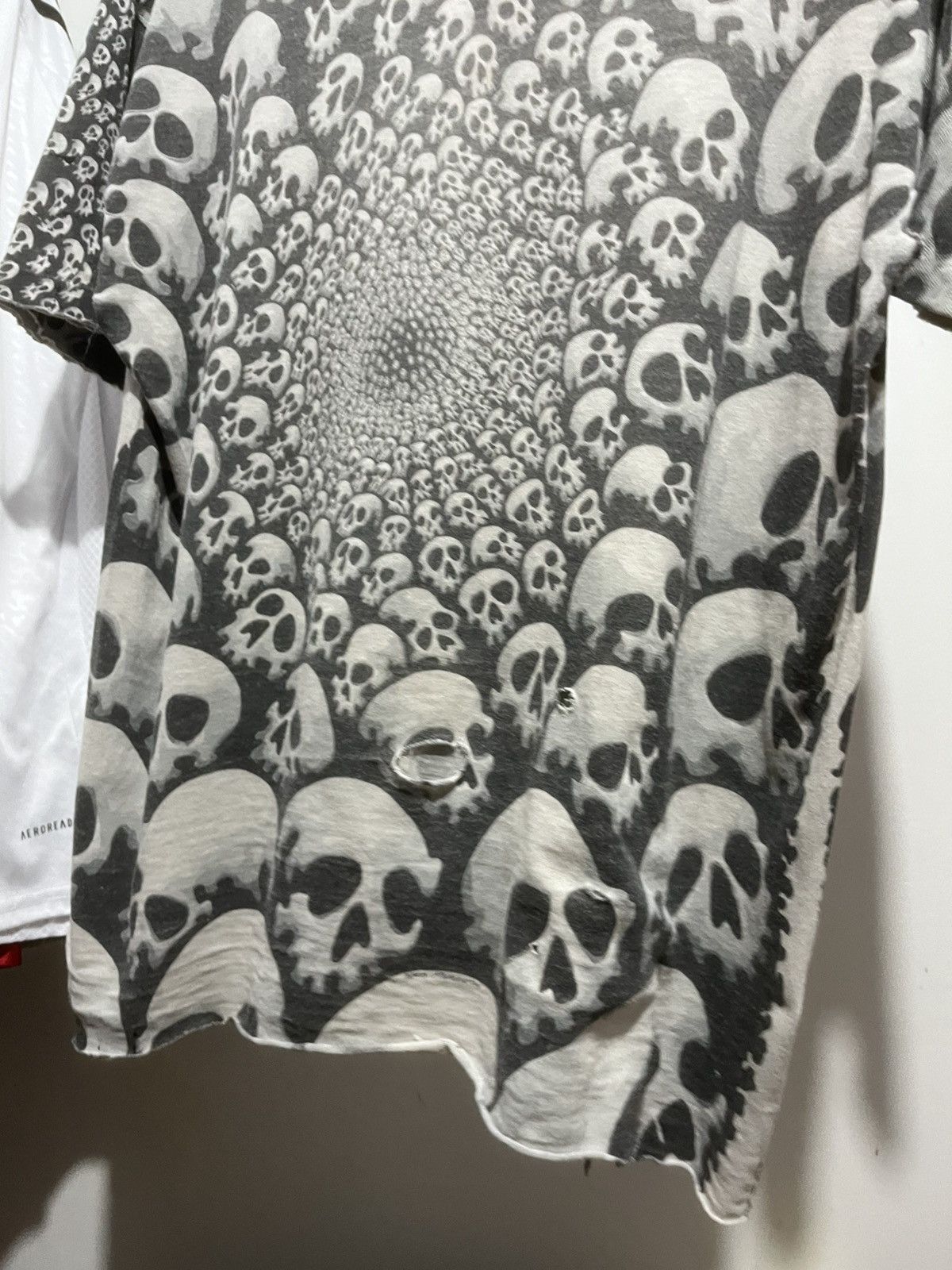 Liquid Blue ❌SOLD❌Vintage Distressed Liquid Blue Skull tee Size US L / EU 52-54 / 3 - 10 Thumbnail