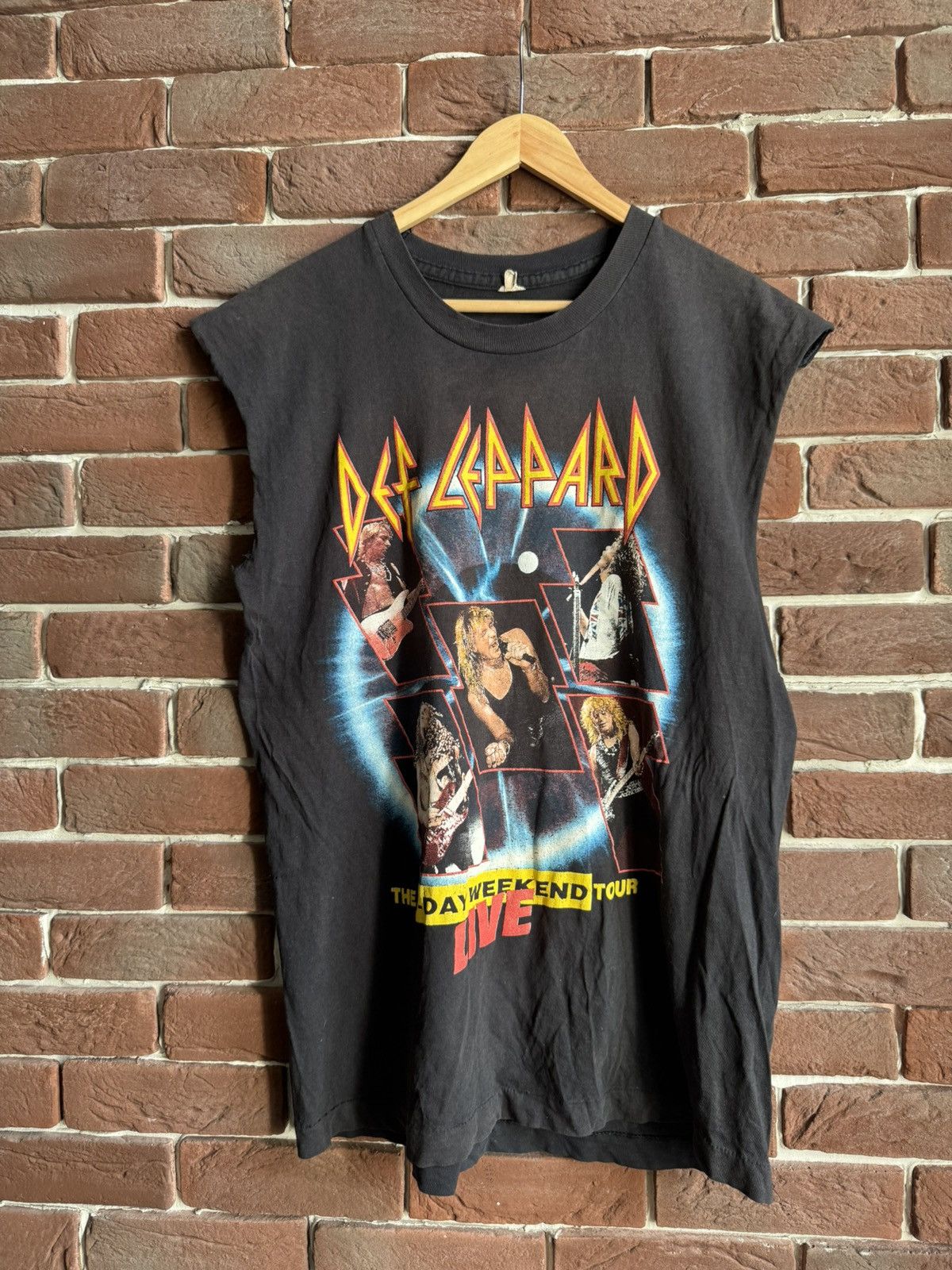 Band Tees Vintage Def Leppard 1993 Tour Rock Metal Band Tshirt op: Size US L / EU 52-54 / 3 - 1 Thumbnail