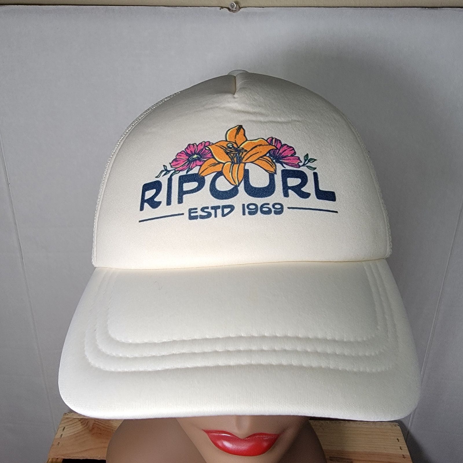 Rip Curl Rip Curl Low Profile Snap Back Trucker Hat Floral "Estd1969" Size ONE SIZE - 1 Thumbnail