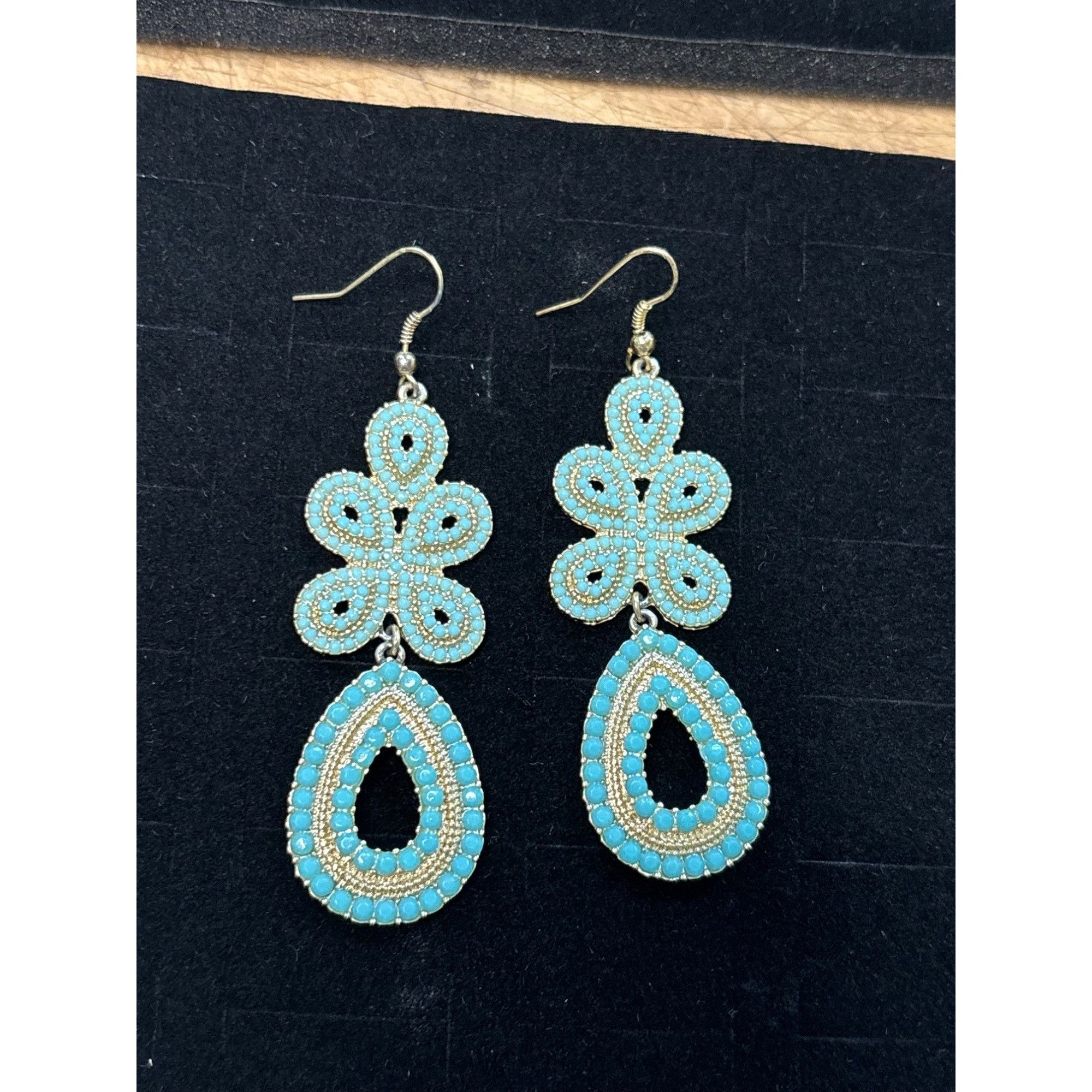 Other Stella & Dot Beaded Turquoise Teardrop & Floral Dangle Earri Size ONE SIZE - 1 Thumbnail