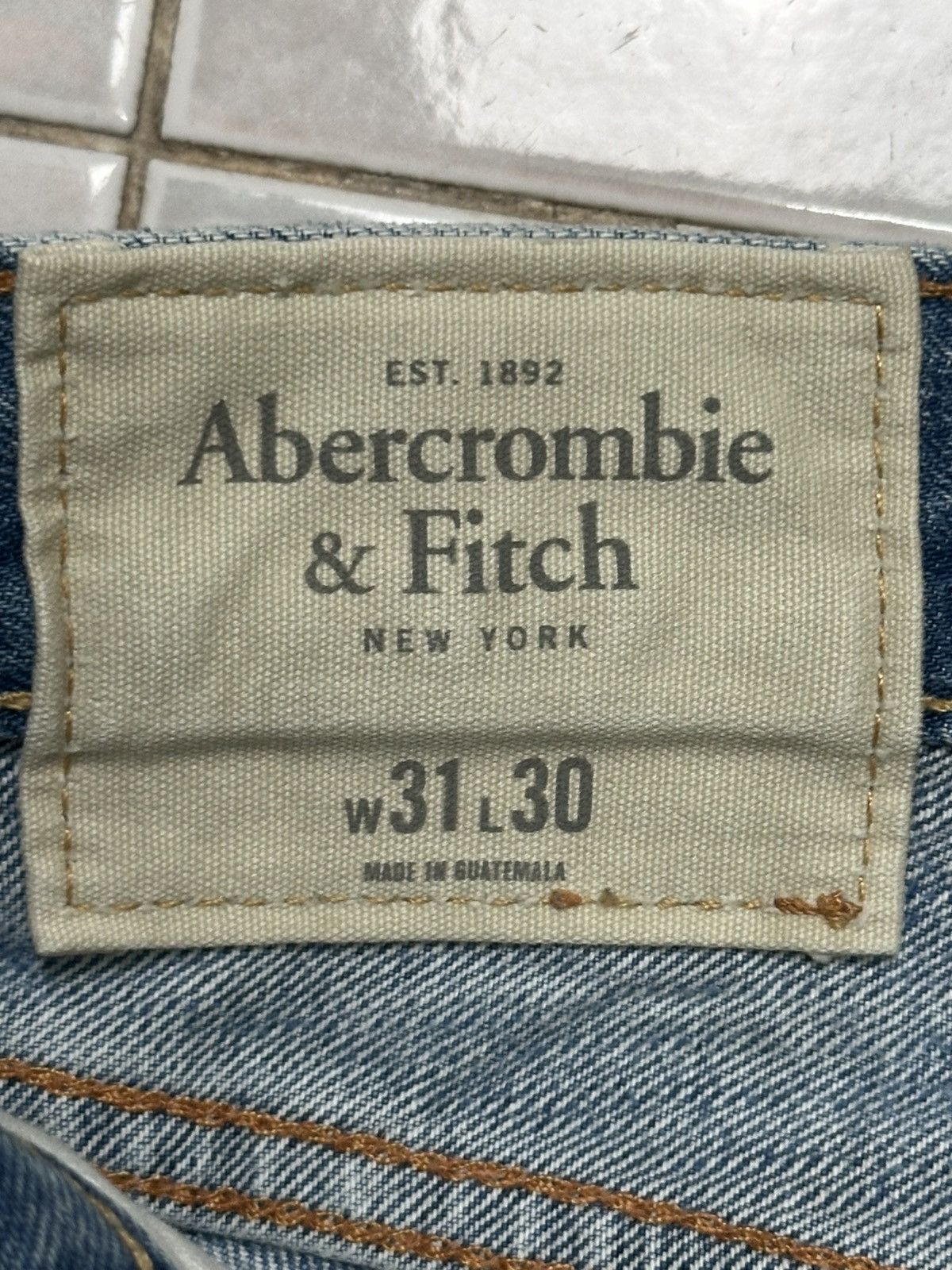 Abercrombie & Fitch Abercrombie & Fitch Distressed Light BlueWash Jeans & Faded Size US 33 - 12 Thumbnail