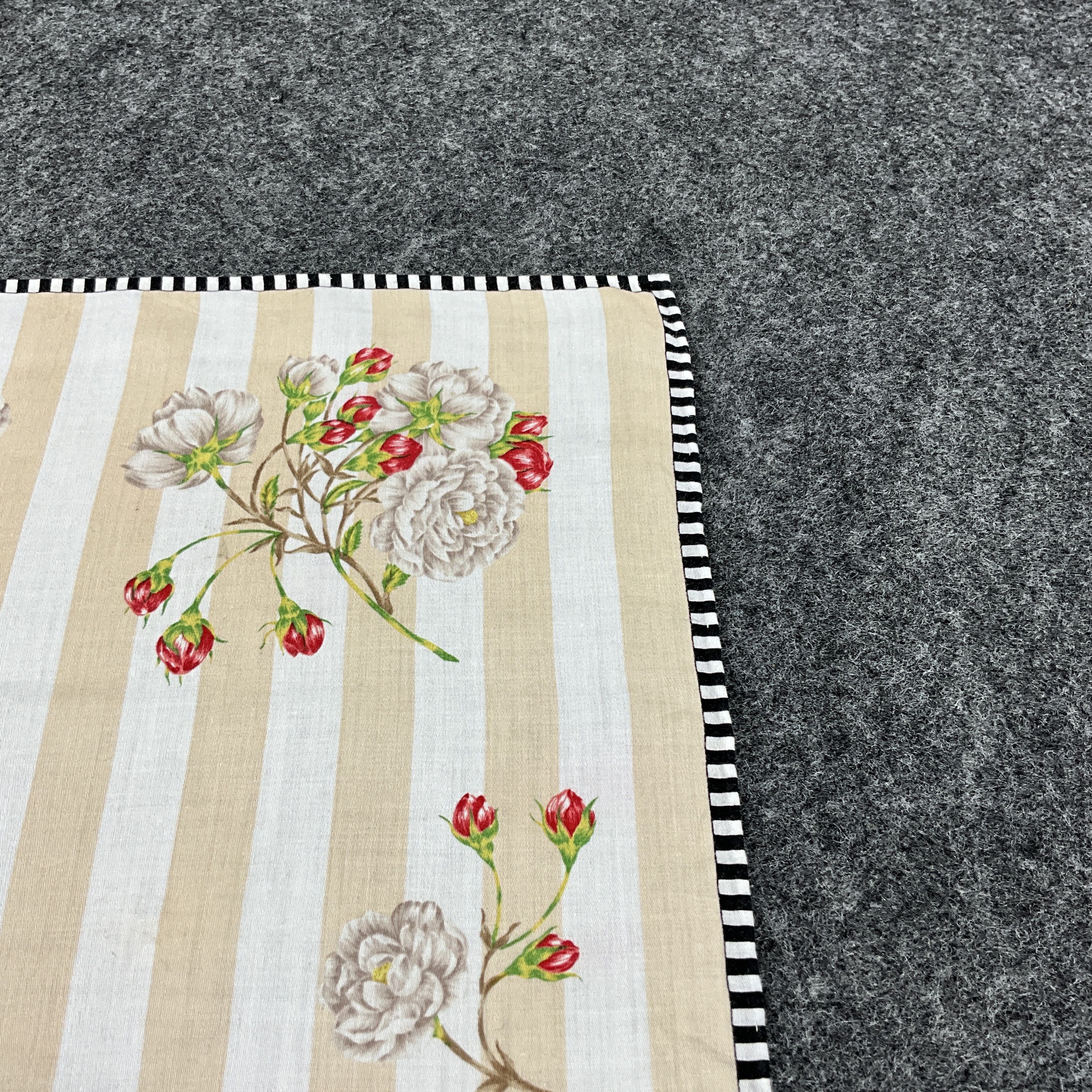 Burberry × Vintage Burberry Floral Handkerchief / Bandana / Neckerchief B062 Size ONE SIZE - 9 Thumbnail
