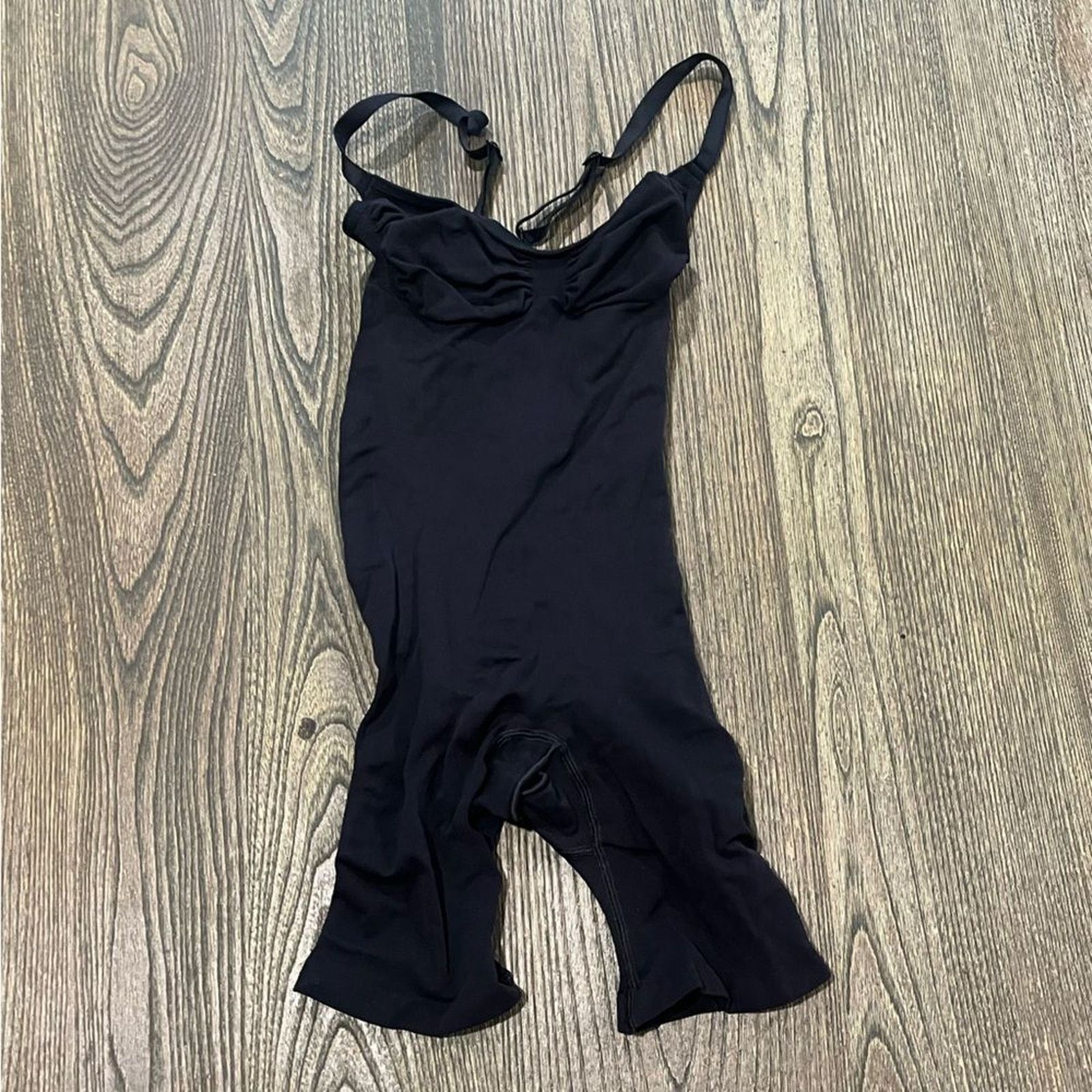 SKIMS NWOT Skims Sculpting Bodysuit Mid-Thigh Seamless Shapewear L Size L / US 10 / IT 46 - 1 Thumbnail