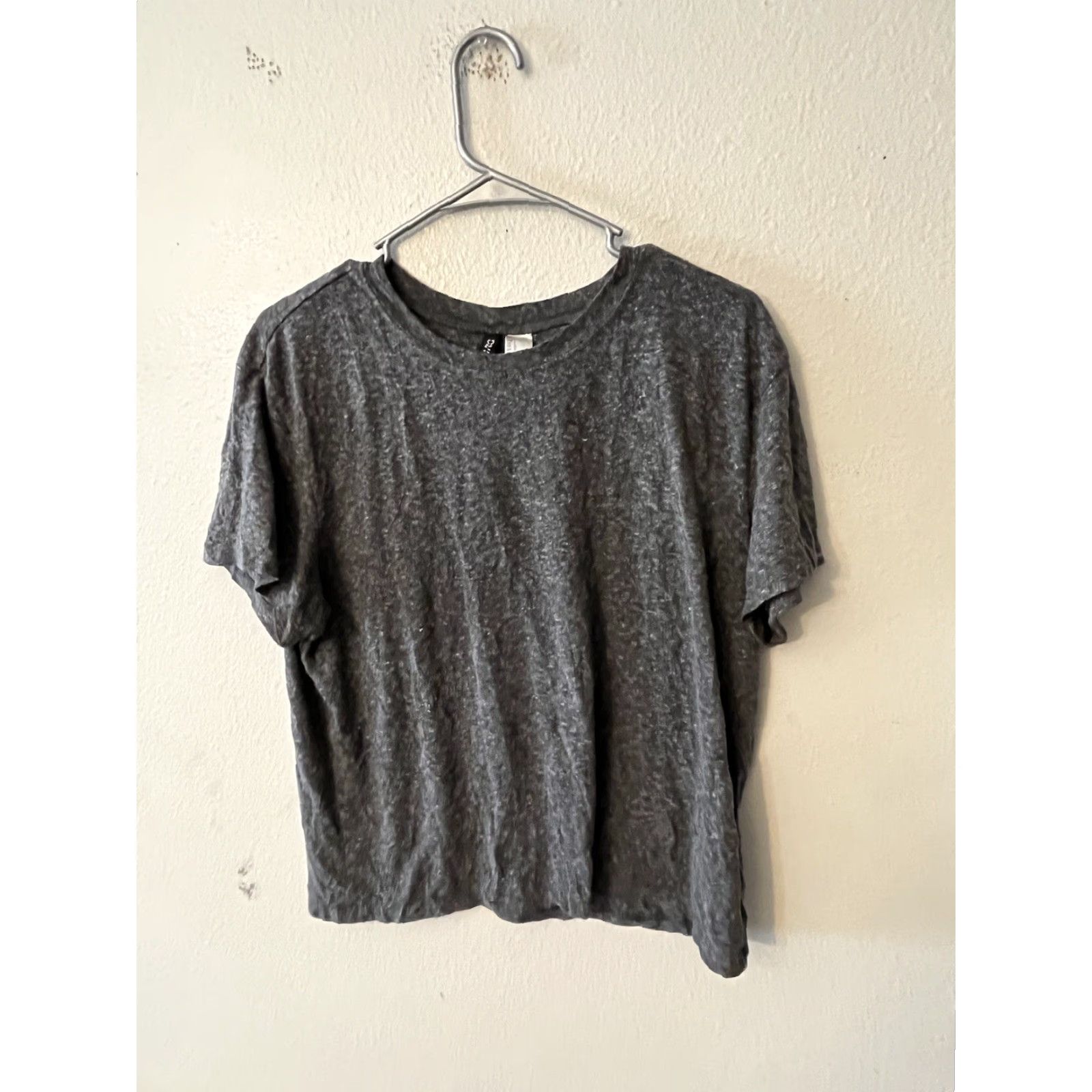 H&M H&M Divided T-Shirt Women L Gray Solid Basic Shirt, Size L, Regular, Gray, Women's Tee, Basic, Divided, Vintage? (no) Size L / US 10 / IT 46 - 2 Thumbnail