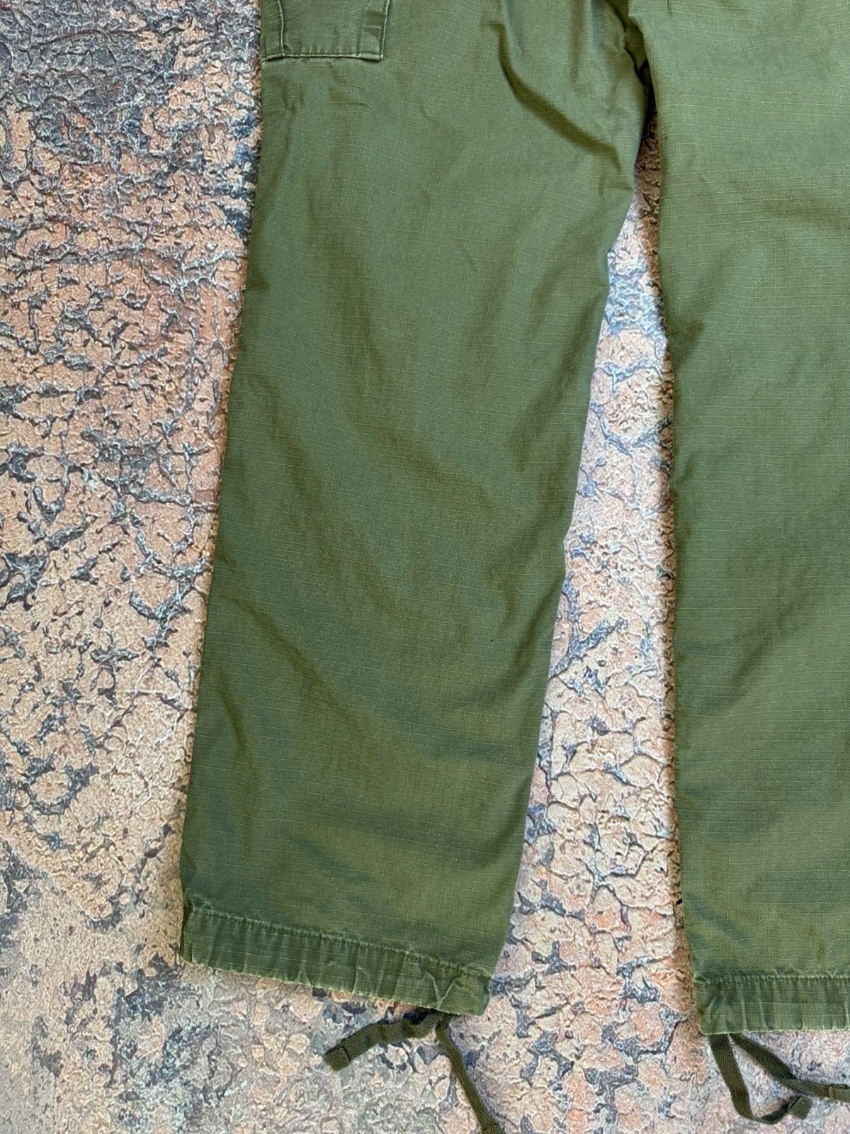 Carhartt × Vintage Carhartt vintage khaki cargo pants workwear size 31x30 Size US 31 - 2 Thumbnail
