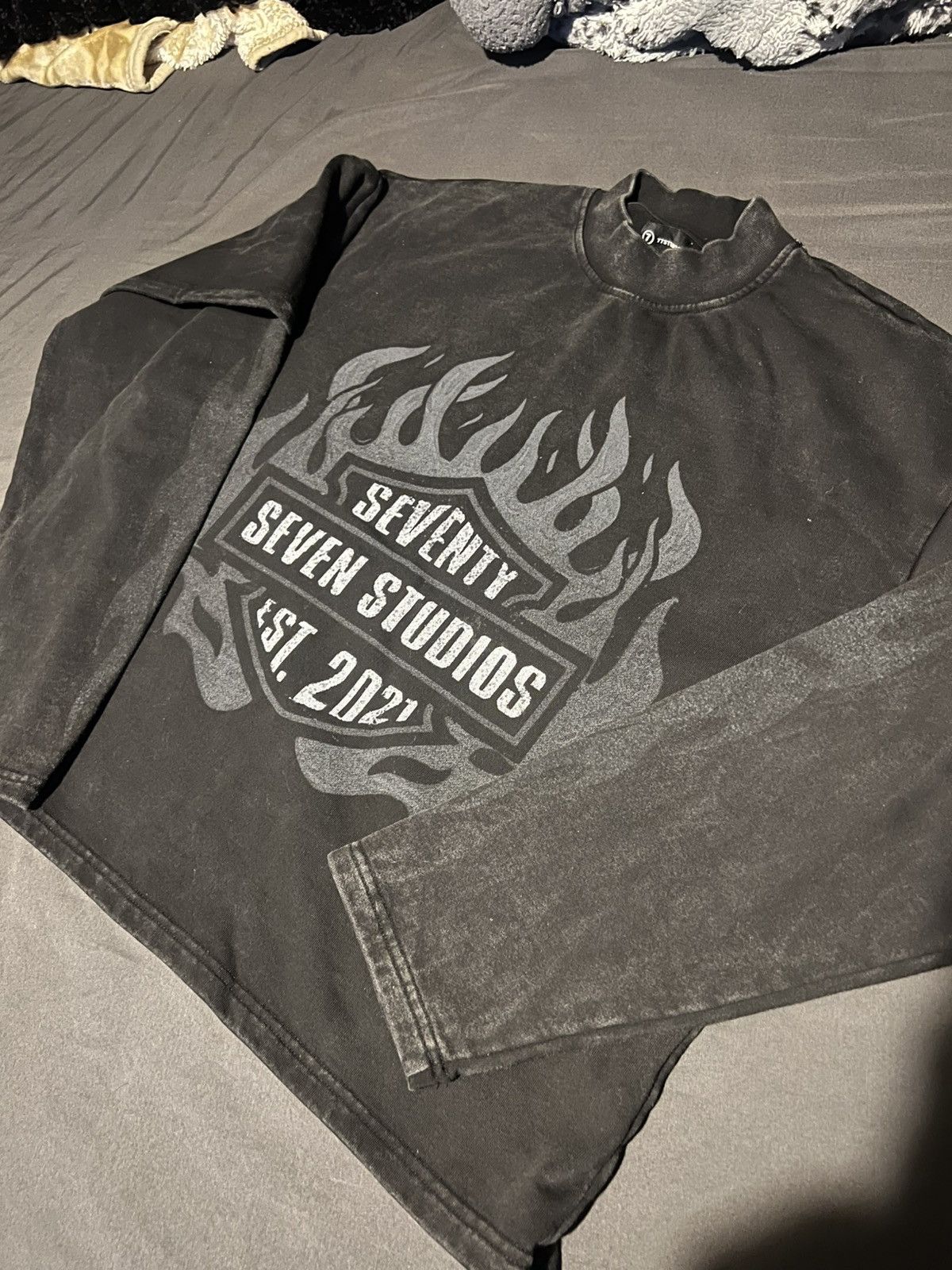 Vintage Y2K sweatshirt flame seventy seven faded Size US L / EU 52-54 / 3 - 7 Thumbnail